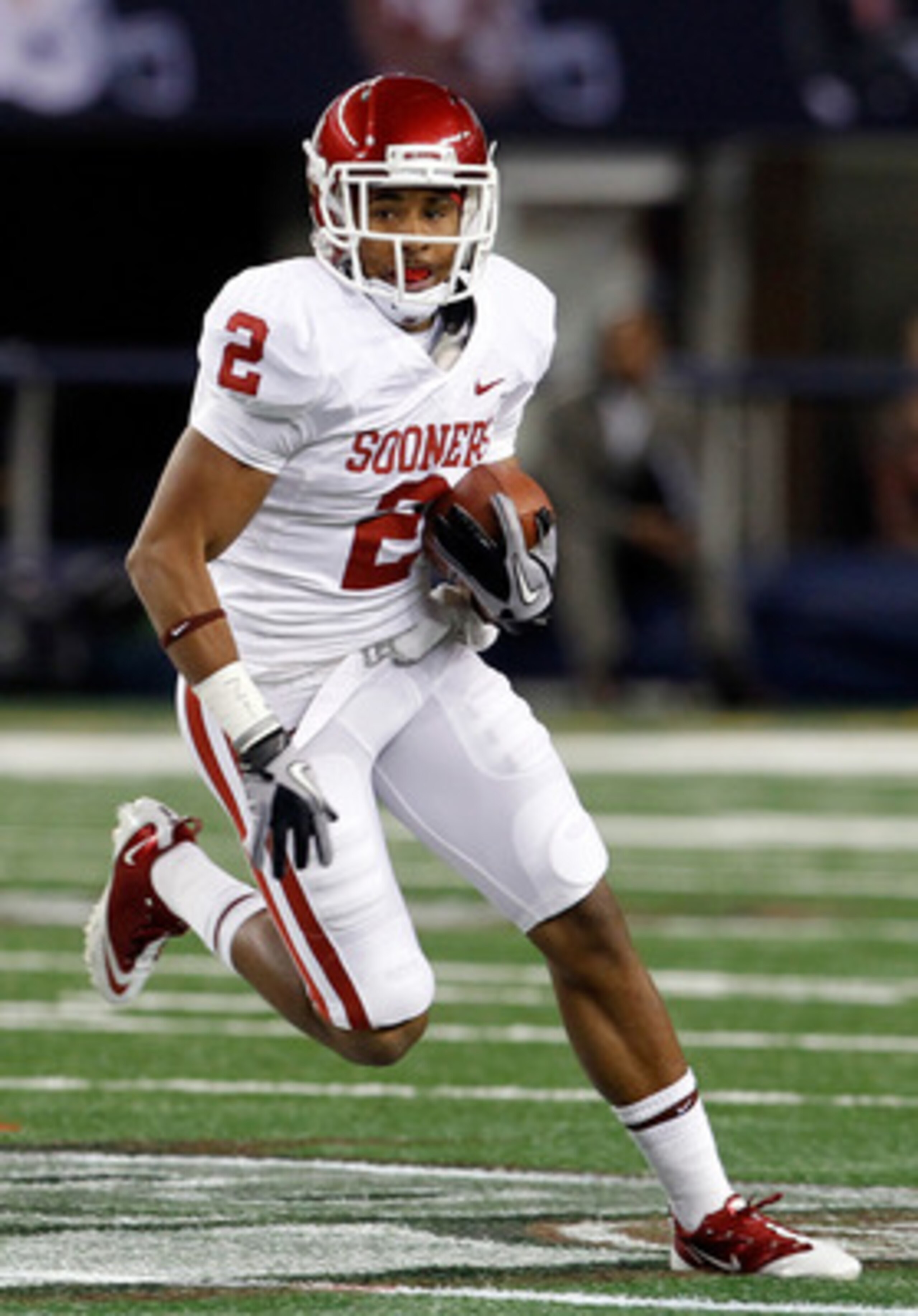 ARLINGTON, TX - DECEMBER 04:  Wide receiver Trey Franks #2 of the Oklahoma Sooners carries the ball against the Nebraska Cornhuskers at Cowboys Stadium on December 4, 2010 in Arlington, Texas.  The Sooners beat the Cornhuskers 23-20.  (Photo by Tom Pennin