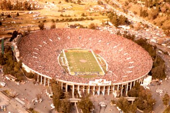 PASADENA, CA - JANUARY 01:  A view of the kickoff between the Wisconsin Badgers and the TCU Horned Frogs in the 97th Rose Bowl game on January 1, 2011 in Pasadena, California.  (Photo by Robert Meggers/Getty Images)