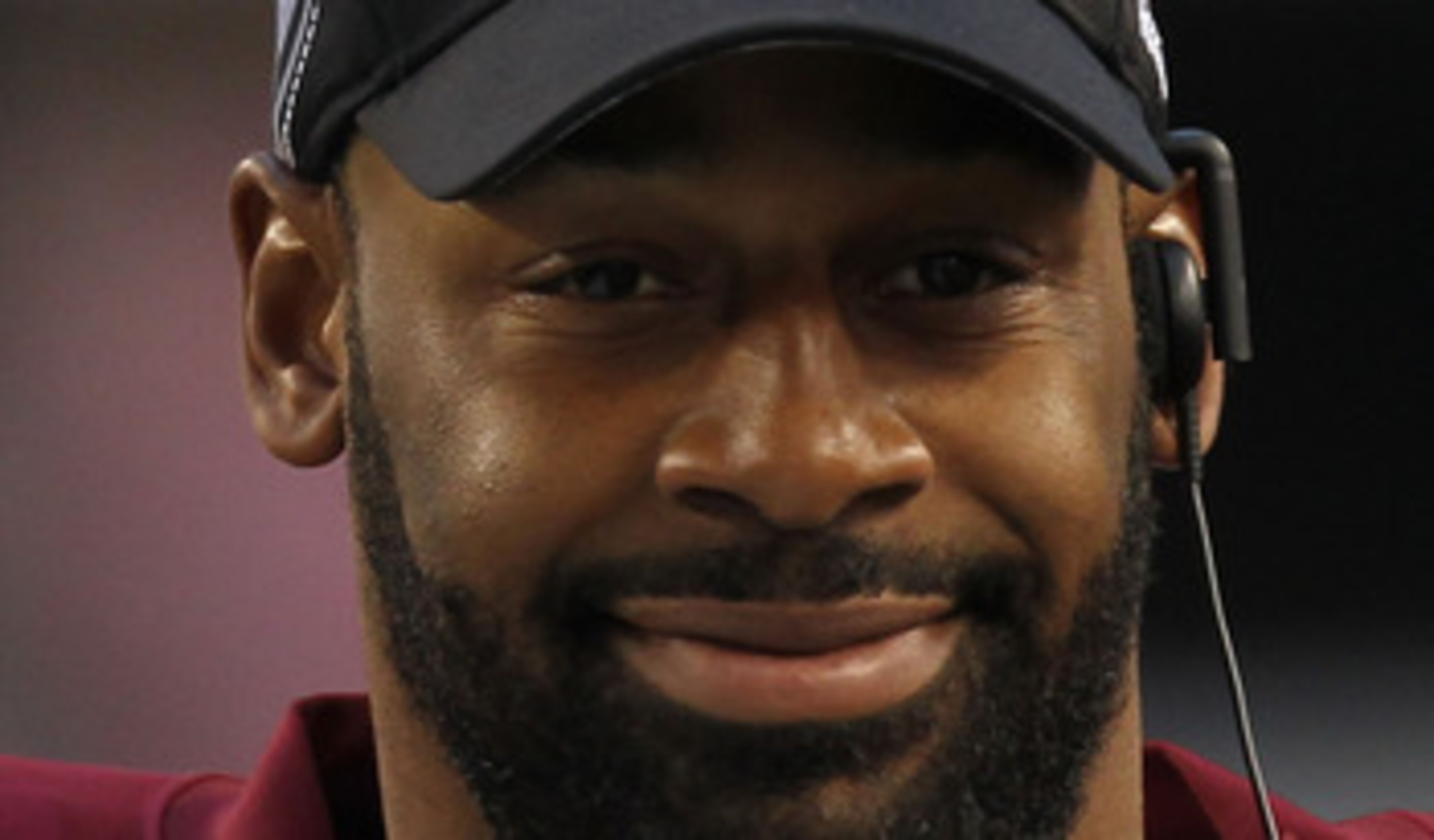 ARLINGTON, TX - DECEMBER 19:  Quarterback Donovan McNabb #5  of the Washington Redskins on the sidelines against play against the Dallas Cowboys at Cowboys Stadium on December 19, 2010 in Arlington, Texas.  (Photo by Ronald Martinez/Getty Images)