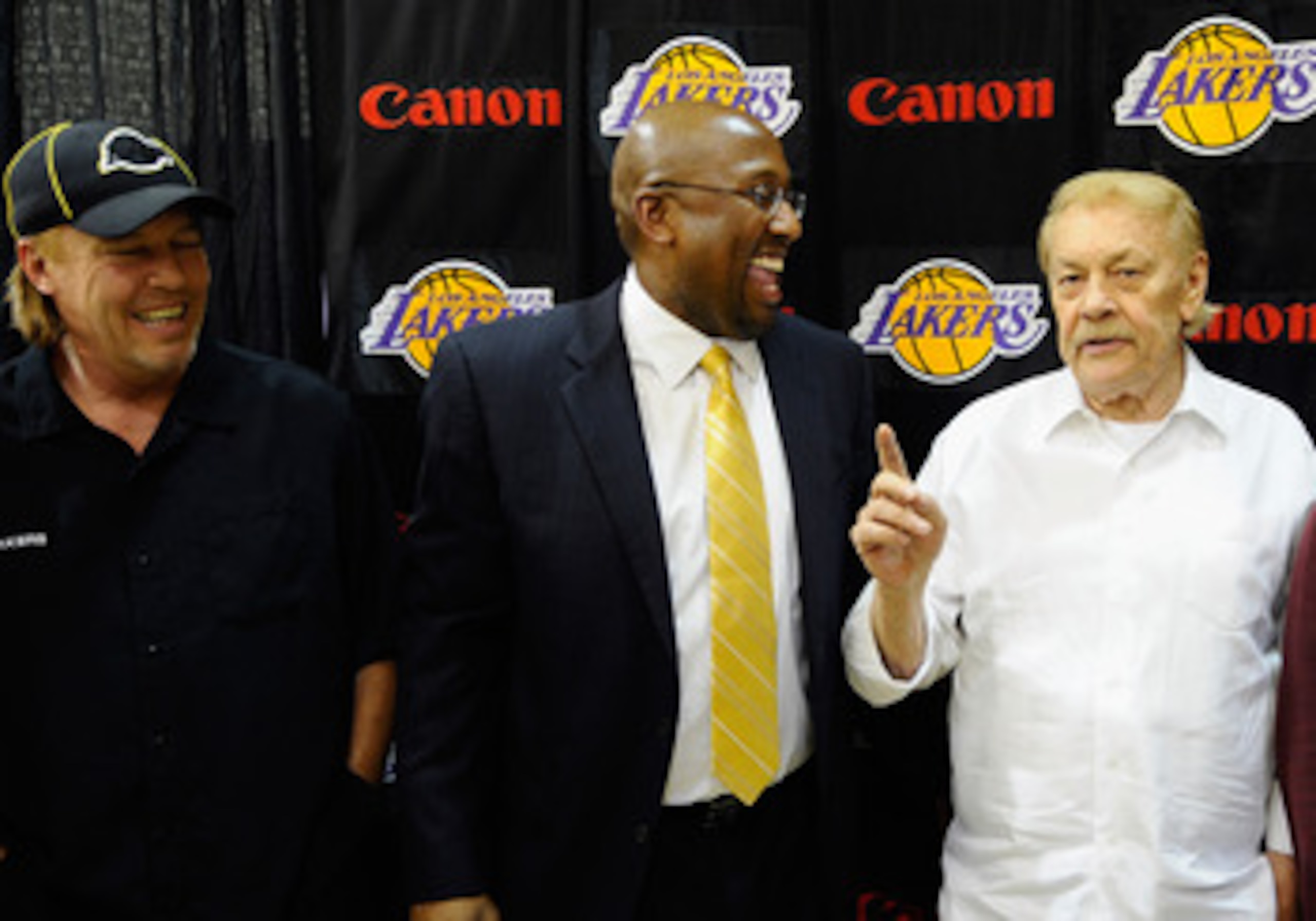 EL SEGUNDO, CA - MAY 31:  Mike Brown, (C) the new head coach for the Los Angeles Lakers, looks at team owner Jerry Buss (R) speaks while Jim Buss, vice president of player personnel, looks on after Brown's introductory news conference at the team's traini