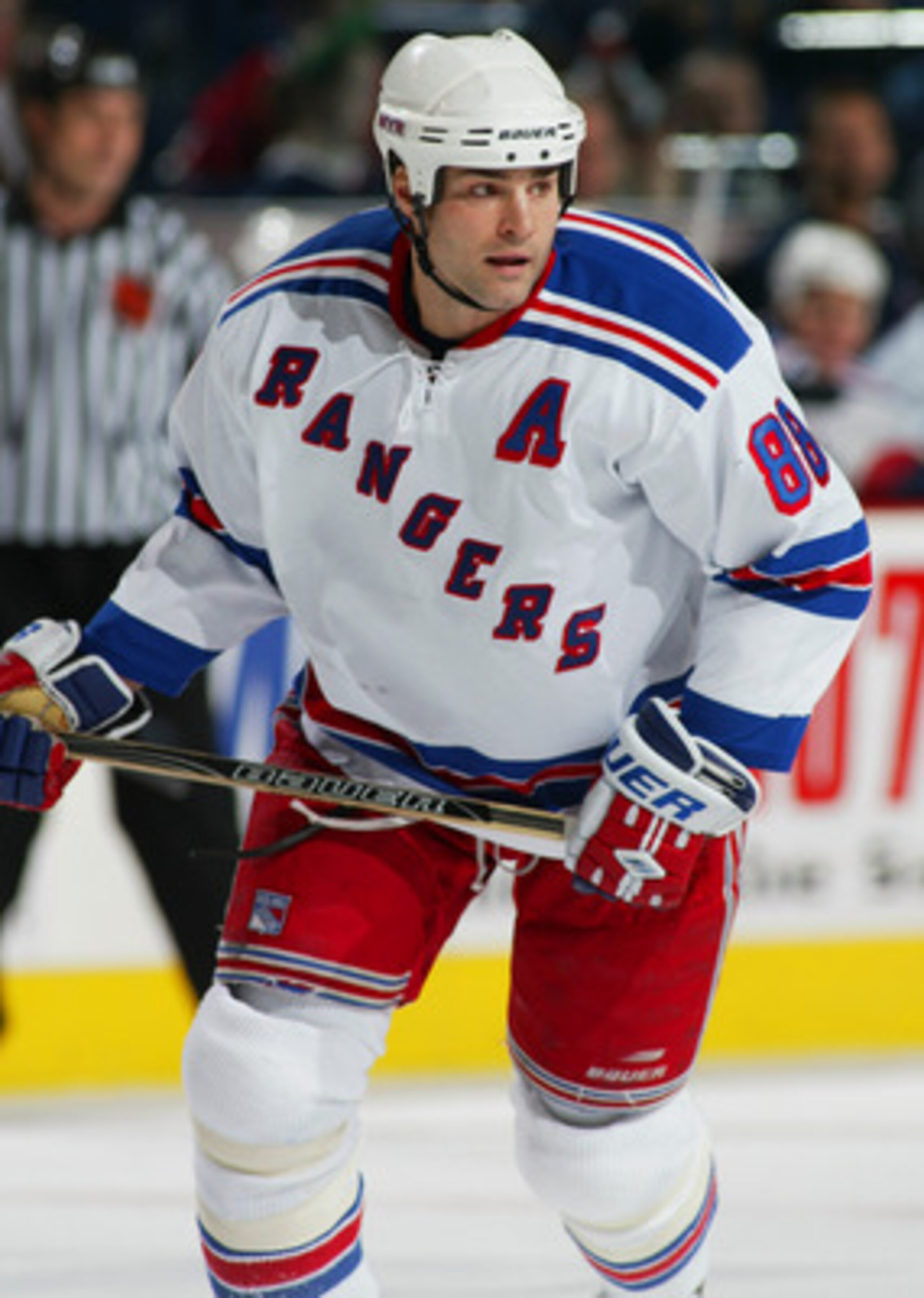 BUFFALO, NY - DECEMBER 12:  Center Eric Lindros #88 of the New York Rangers on the ice during the game against the Buffalo Sabres on December 12, 2003 at the  HSBC Arena in Buffalo, New York. The Rangers won 3-1. (Photo by Rick Stewart/Getty Images)