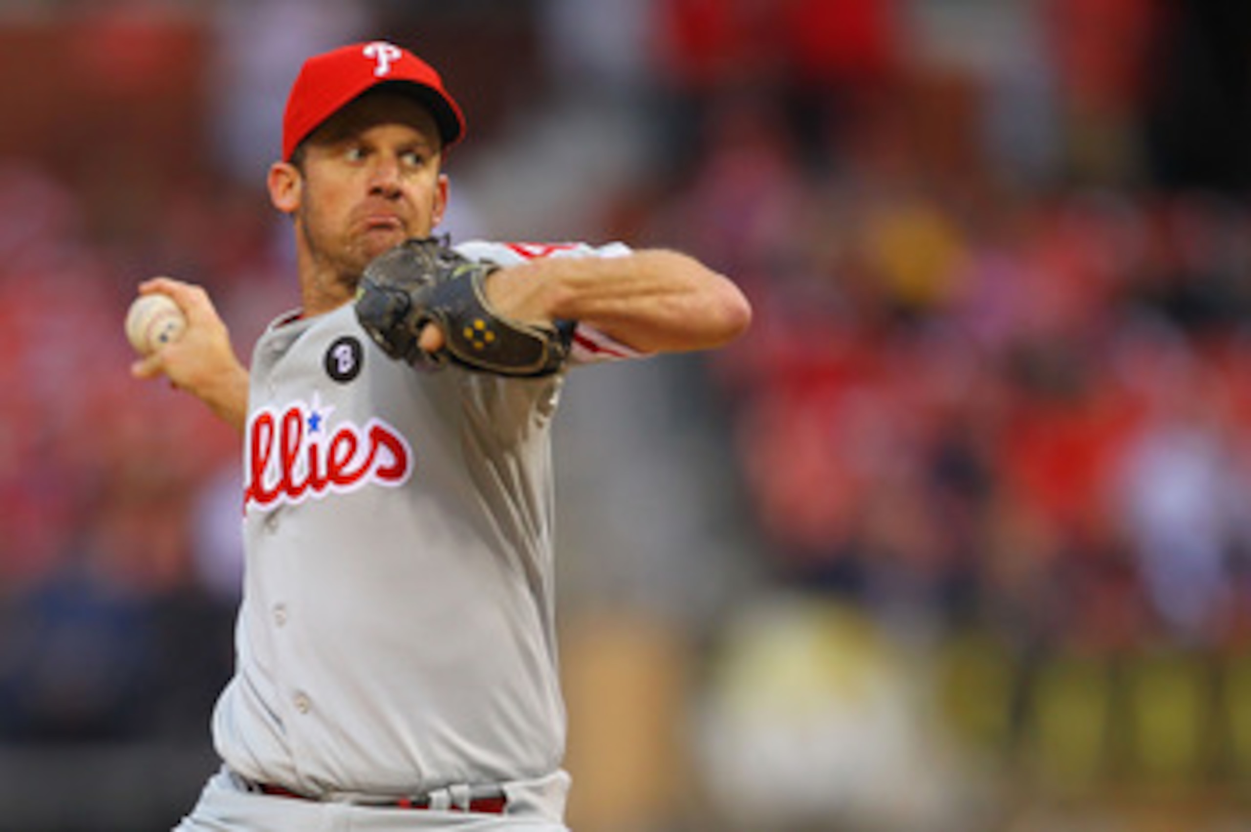 ST. LOUIS, MO - MAY 17: Starter Roy Oswalt #44 of the Philadelphia Phillies pitches against the St. Louis Cardinals at Busch Stadium on May 17, 2011 in St. Louis, Missouri.  (Photo by Dilip Vishwanat/Getty Images)