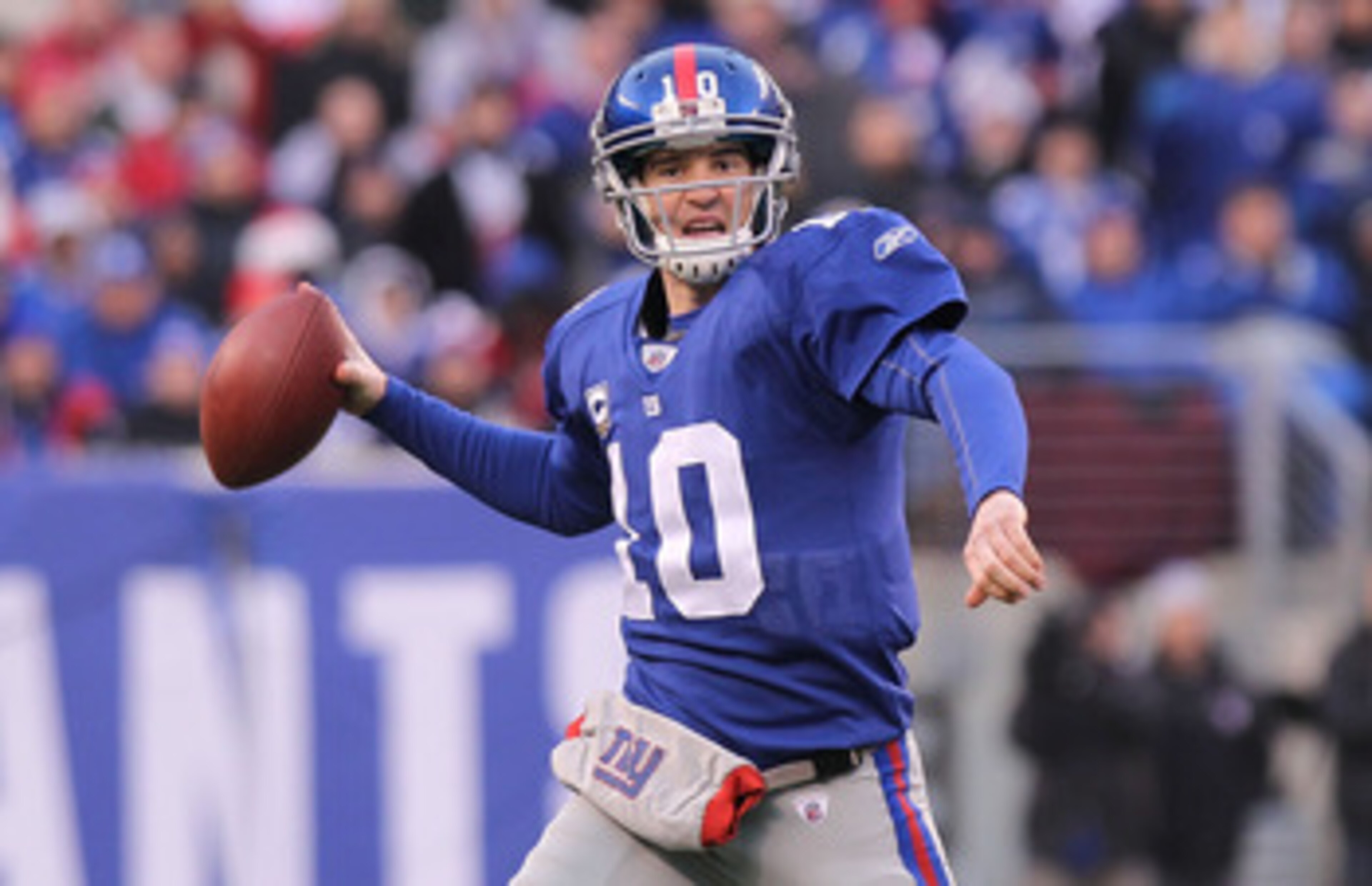 EAST RUTHERFORD, NJ - DECEMBER 19:  Eli Manning #10 of the New York Giants passes against the Philadelphia Eagles at New Meadowlands Stadium on December 19, 2010 in East Rutherford, New Jersey.  (Photo by Nick Laham/Getty Images)