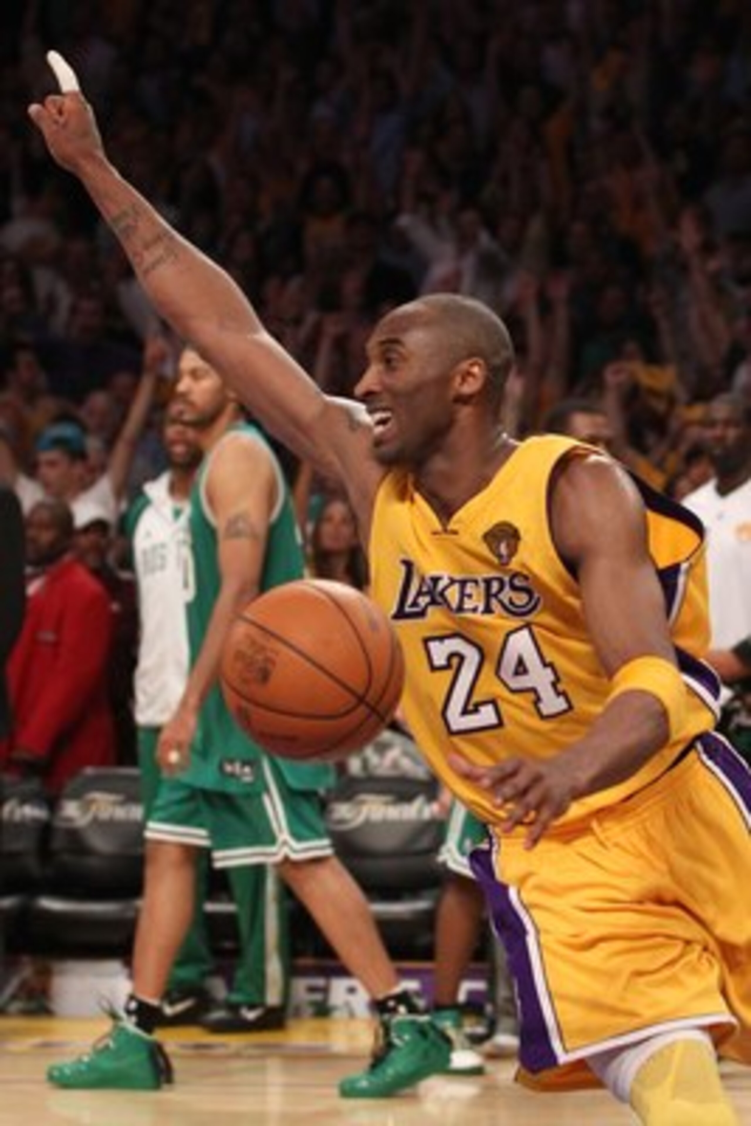 LOS ANGELES, CA - JUNE 17: Kobe Bryant #24 of the Los Angeles Lakers celebrates as the Lakers defeat the Boston Celtics in Game Seven of the 2010 NBA Finals at Staples Center on June 17, 2010 in Los Angeles, California. NOTE TO USER: User expressly ackn LOS ANGELES, CA - JUNE 17: Kobe Bryant #24 of the Los Angeles Lakers celebrates as the Lakers defeat the Boston Celtics in Game Seven of the 2010 NBA Finals at Staples Center on June 17, 2010 in Los Angeles, California. NOTE TO USER: User expressly ackn