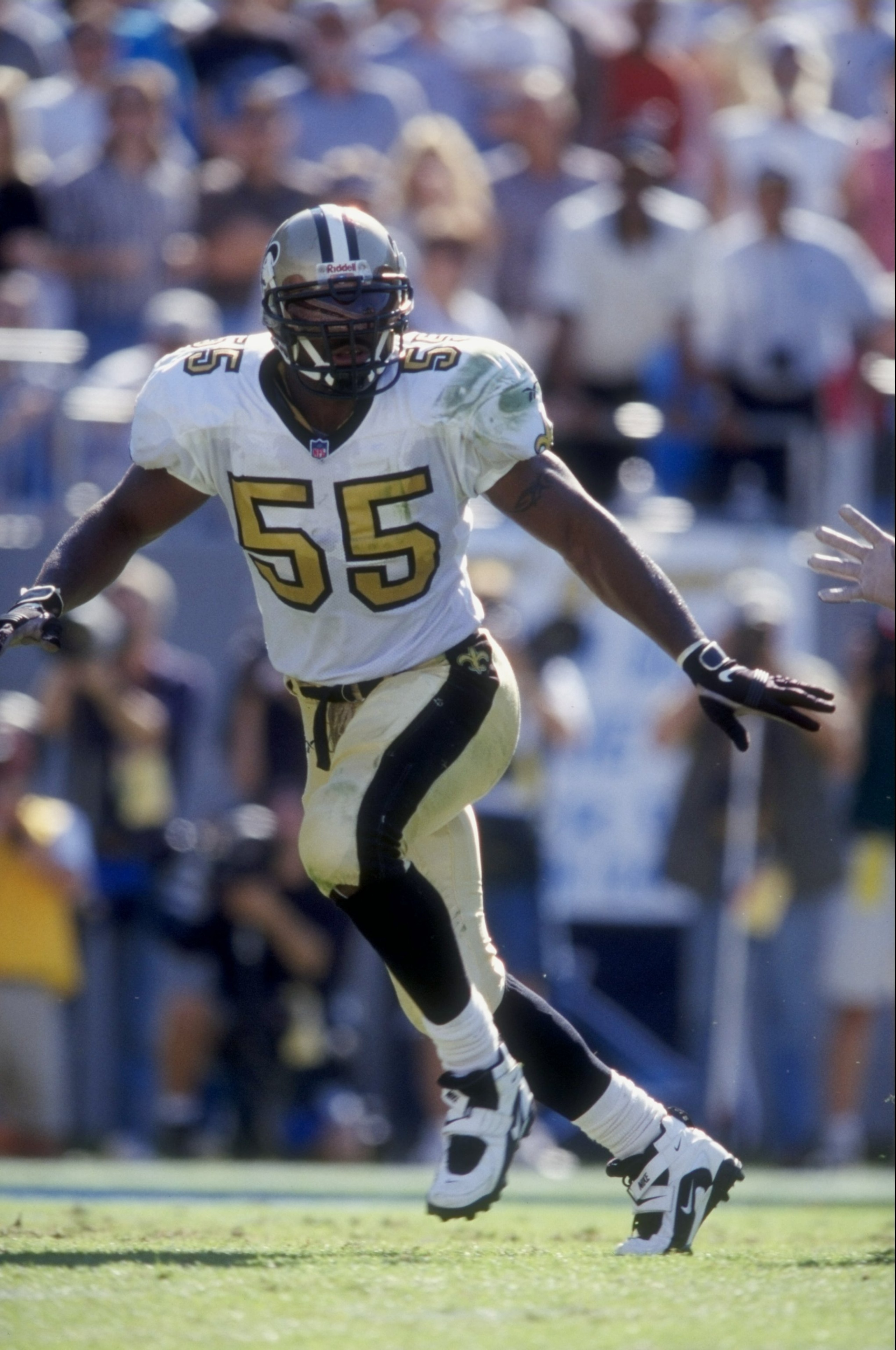 1 Nov 1998:  Linebacker Mark Fields #55 of the New Orleans Saints in action during the game against the Carolina Panthers at the Eriksson Stadium in Charlotte, North Carolina. The Panthers defeated the Saints 31-17. Mandatory Credit: Andy Lyons  /Allsport