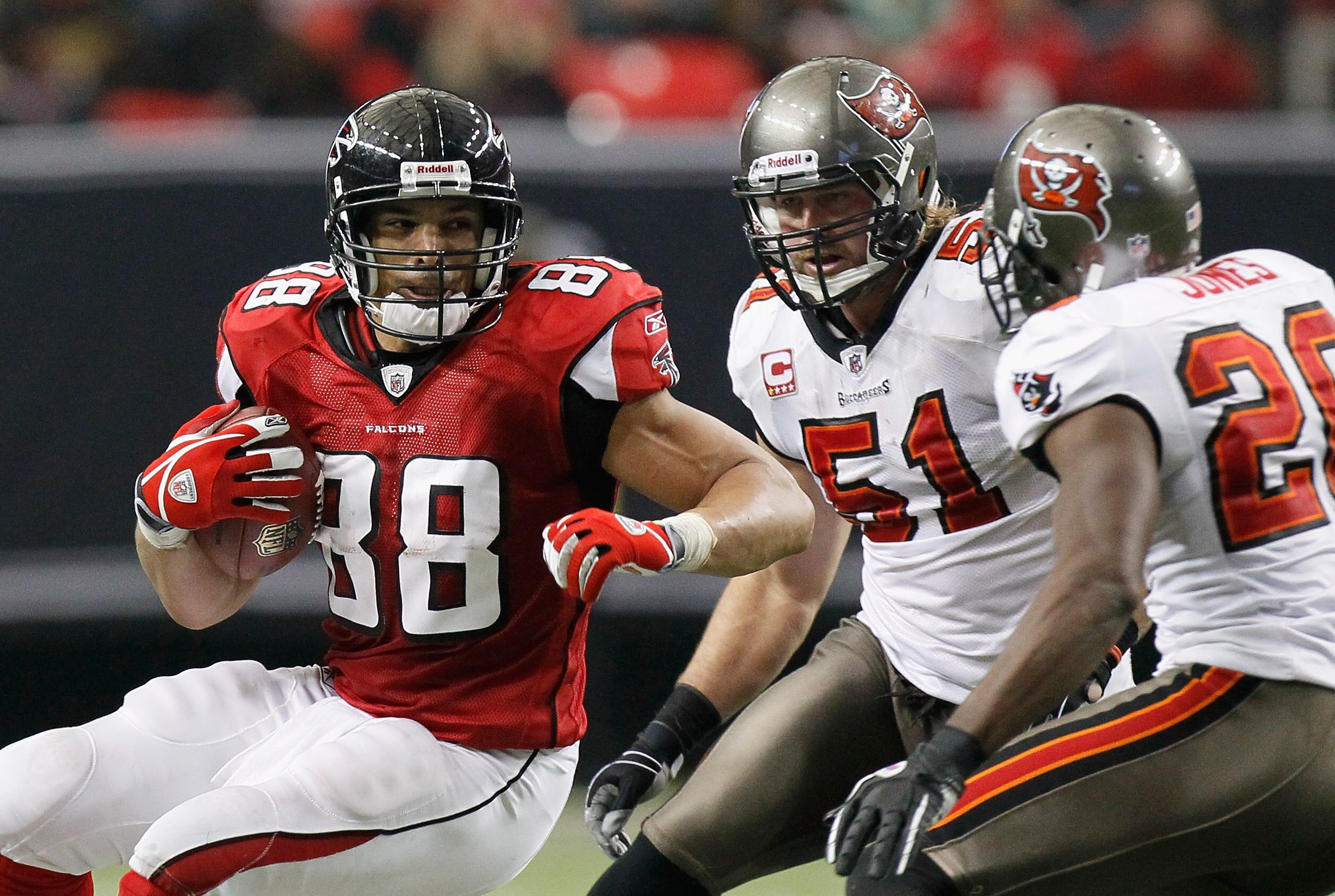 ATLANTA - NOVEMBER 07:  Tony Gonzalez #88 of the Atlanta Falcons turns upfield against Barrett Ruud #51 and Sean Jones #26 of the Tampa Bay Buccaneers at Georgia Dome on November 7, 2010 in Atlanta, Georgia.  (Photo by Kevin C. Cox/Getty Images)
