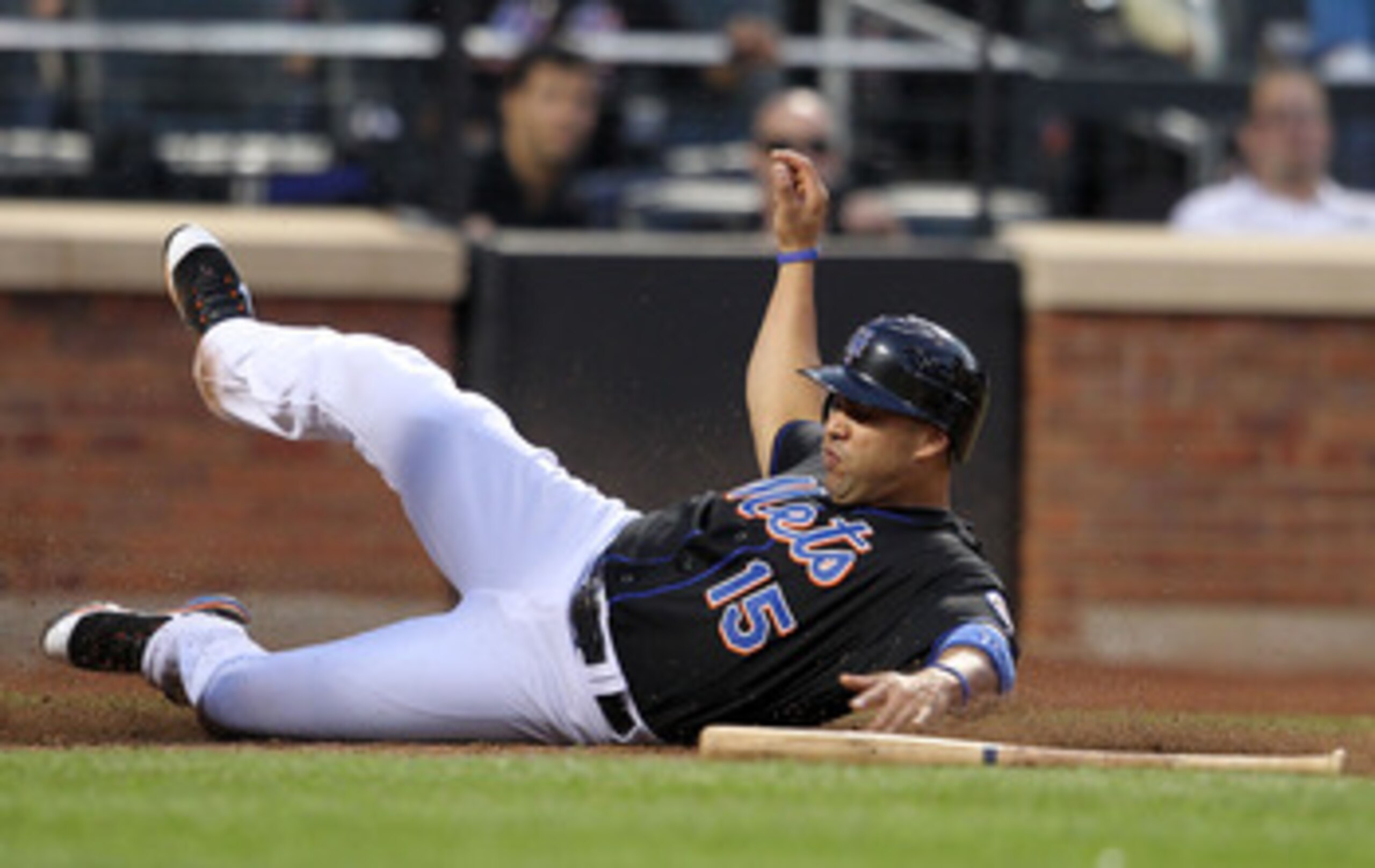 NEW YORK, NY - JUNE 03:  Carlos Beltran #15 of the New York Mets slides into home against the Atlanta Braves at Citi Field on June 3, 2011 in the Flushing neighborhood of the Queens borough of New York City.  (Photo by Nick Laham/Getty Images)