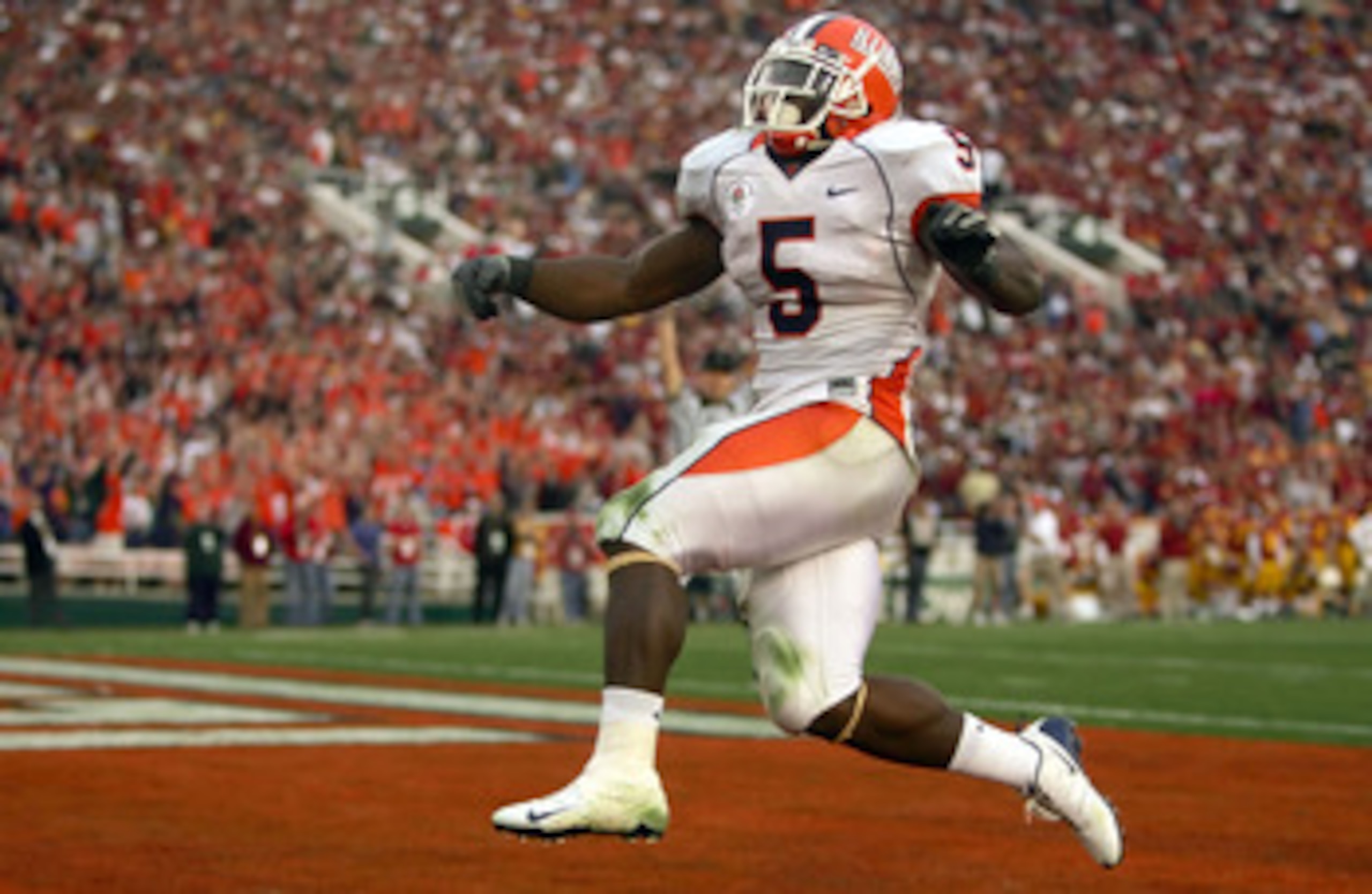 PASADENA, CA - JANUARY 01:  Running back Rashard Mendenhall #5 of the Illinois Fighting Illini celebrates after scoring the Illini's first touchdown in the third quarter over the USC Trojans in the 'Rose Bowl presented by Citi' at the Rose Bowl on January