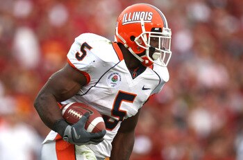 PASADENA, CA - JANUARY 01:  Rashard Mendenhall #5 of the Illinois Fighting Illini runs against the defense of the USC Trojans during the 'Rose Bowl presented by Citi' at the Rose Bowl on January 1, 2008 in Pasadena, California.  (Photo by Donald Miralle/G
