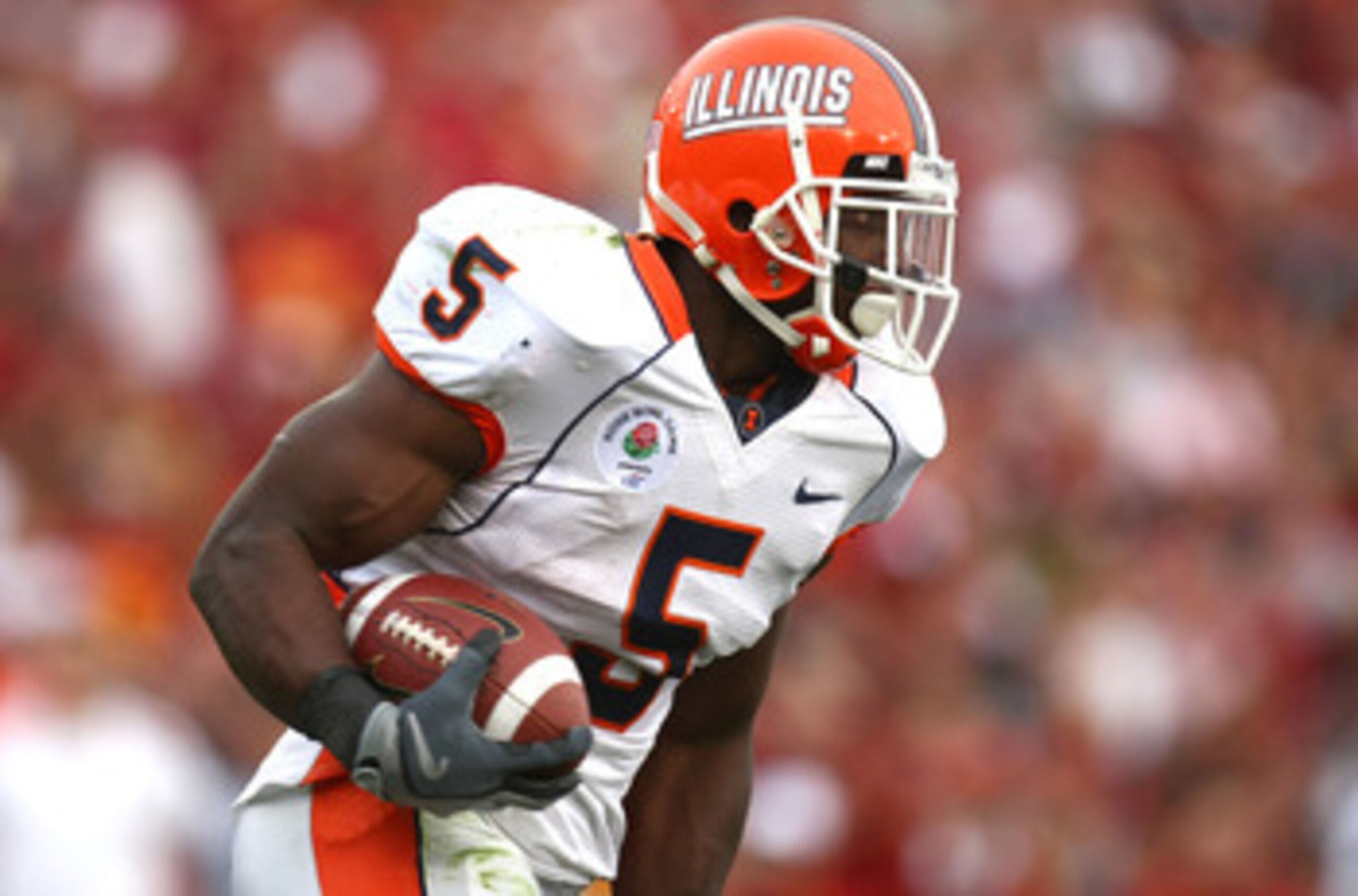 PASADENA, CA - JANUARY 01:  Rashard Mendenhall #5 of the Illinois Fighting Illini runs against the defense of the USC Trojans during the 'Rose Bowl presented by Citi' at the Rose Bowl on January 1, 2008 in Pasadena, California.  (Photo by Donald Miralle/G