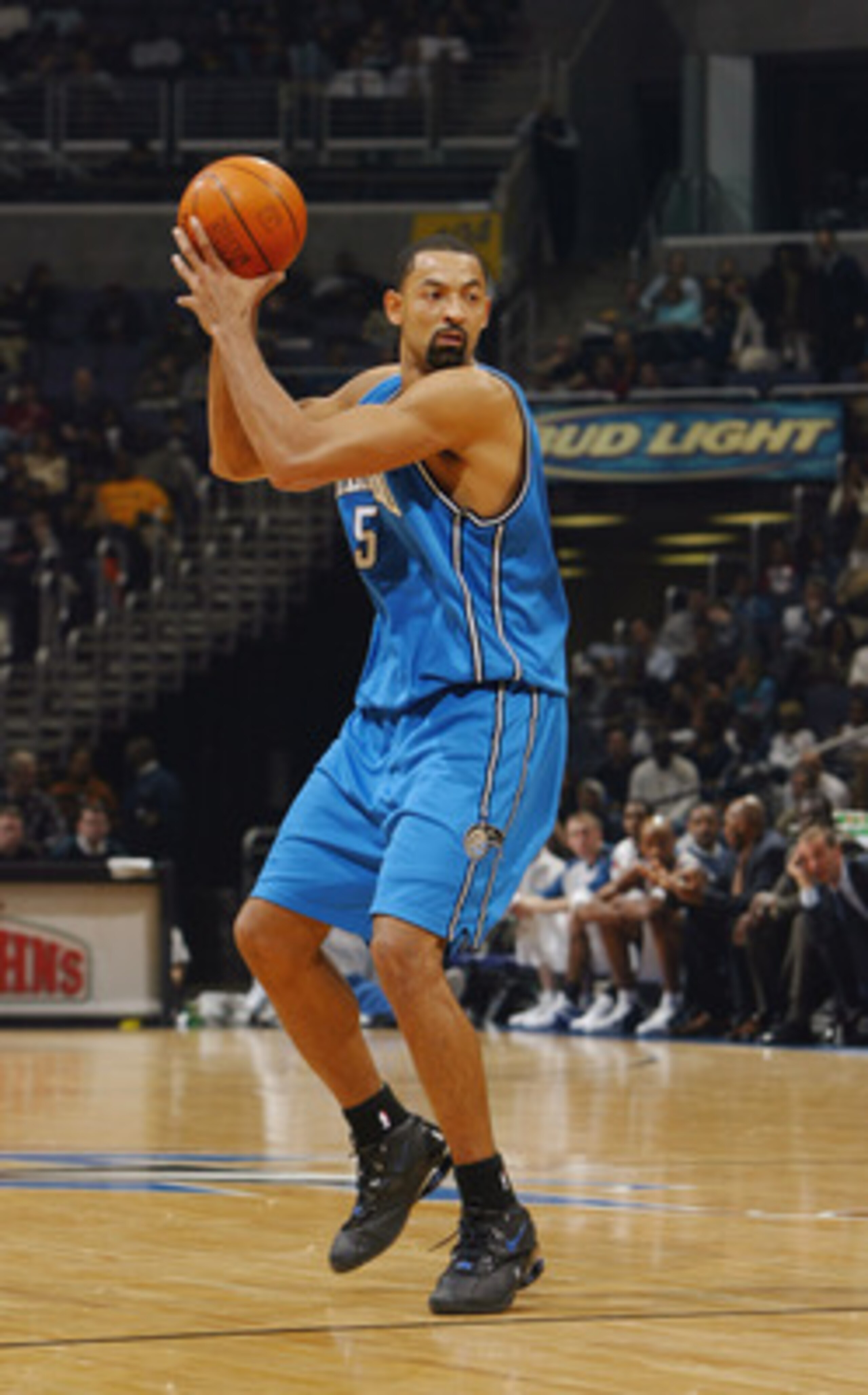 WASHINGTON - DECEMBER 10:  Juwan Howard #5 of the Orlando Magic holds the ball during the game against the Washington Wizards at MCI Center on December 10, 2003 in Washington, D.C.  The Magic won 95-91.  NOTE TO USER: User expressly acknowledges and agree