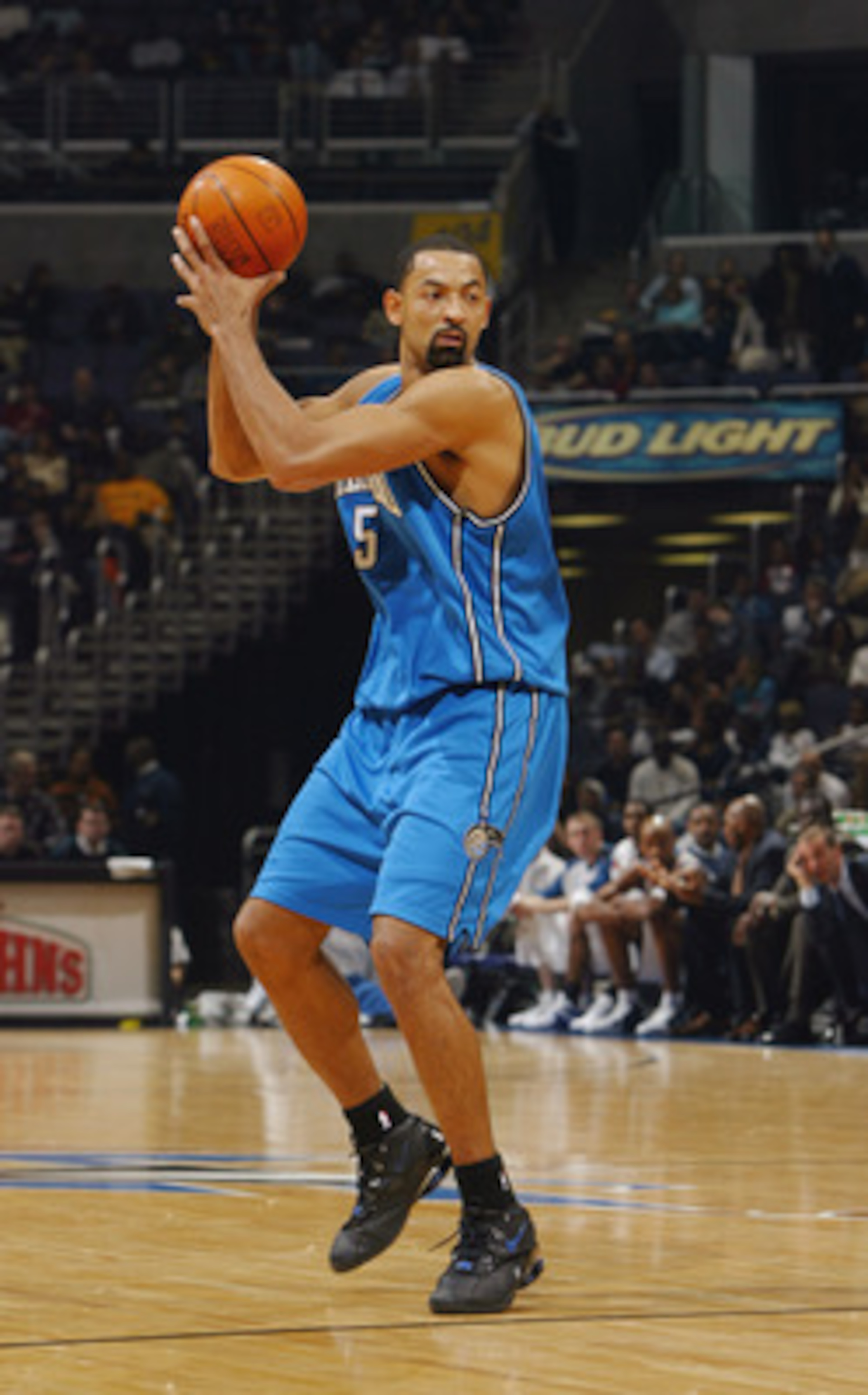 WASHINGTON - DECEMBER 10:  Juwan Howard #5 of the Orlando Magic holds the ball during the game against the Washington Wizards at MCI Center on December 10, 2003 in Washington, D.C.  The Magic won 95-91.  NOTE TO USER: User expressly acknowledges and agree