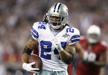 GLENDALE, AZ - DECEMBER 25:  Runningback Marion Barber #24 of the Dallas Cowboys rushes the football during the NFL game against the Arizona Cardinals at the University of Phoenix Stadium on December 25, 2010 in Glendale, Arizona.  The Cardinals defeated