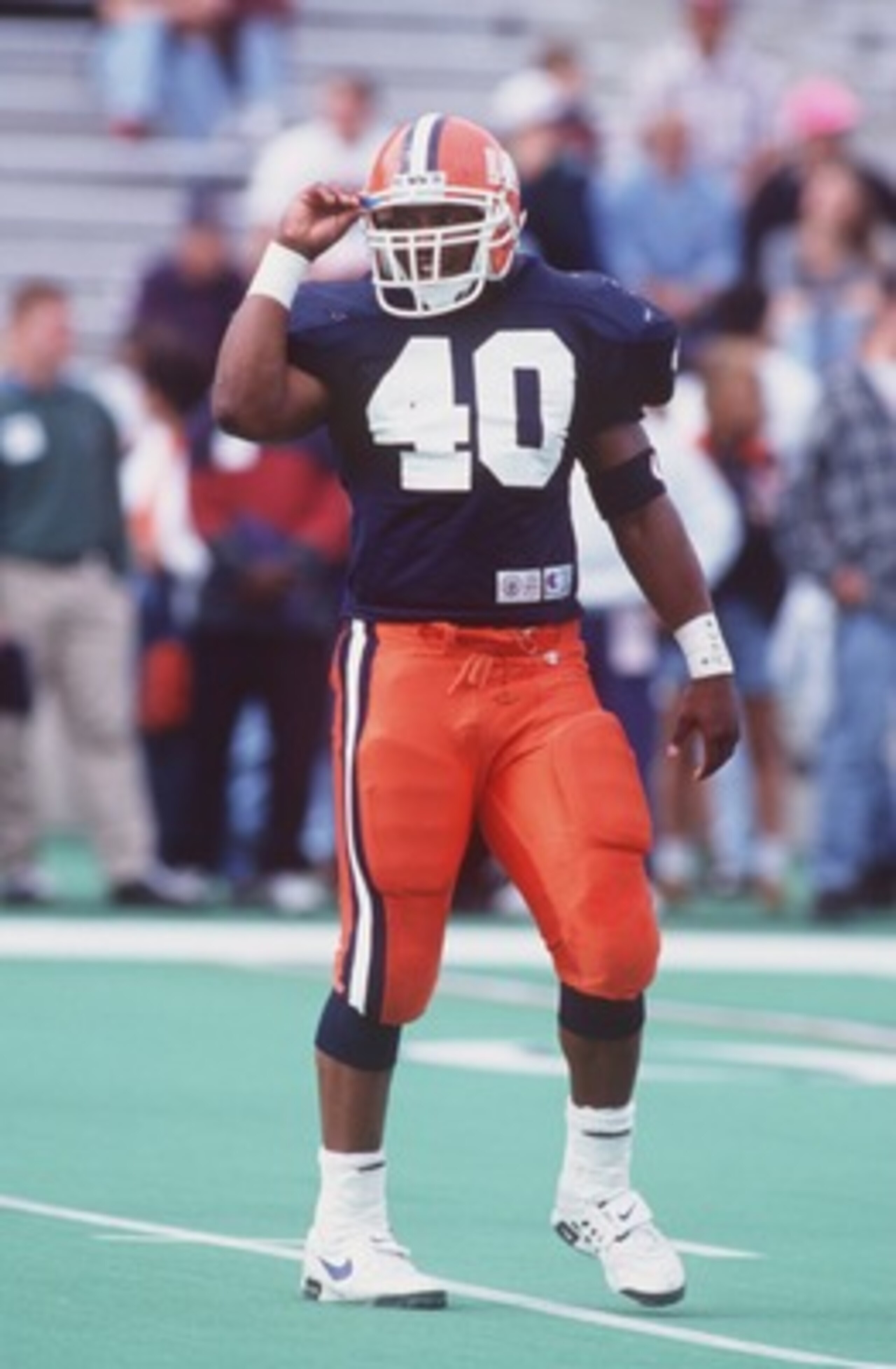 15 OCT 1994:  LINEBACKER DANA HOWARD OF ILLINOIS ON THE FIELD DURING A 47-7 WIN OVER IOWA IN CHAMPAGN, ILLINOIS. Mandatory Credit: Chris Covatta/ALLSPORT