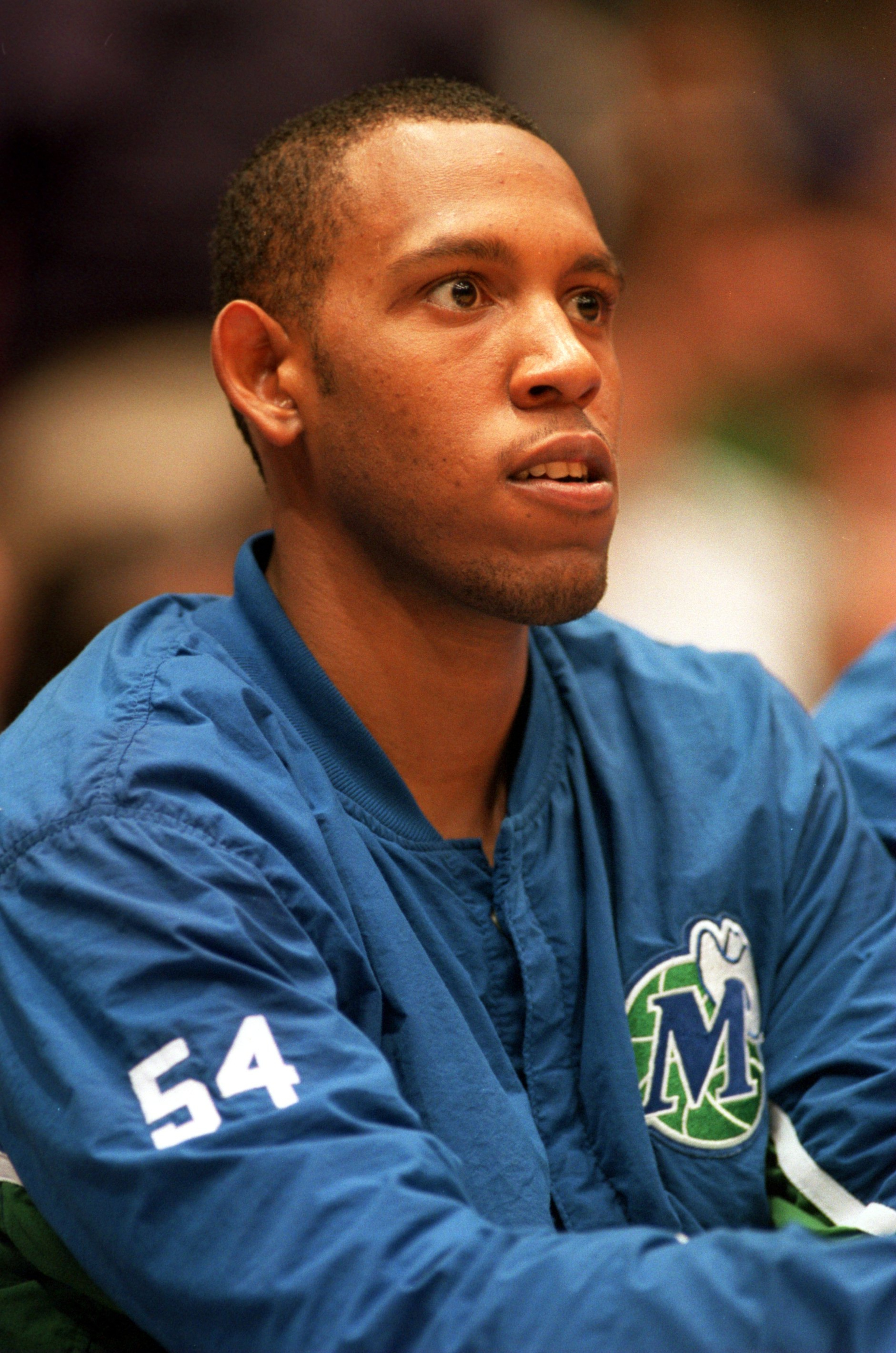 19 MAR 1994: DALLAS FORWARD POPEYE JONES DURING THE MAVERICKS GAME VERSUS THE LOS ANGELES LAKERS AT THE GREAT WESTERN FORUM IN INGLEWOOD, CALIFORNIA. Mandatory Credit: J.D. Cuban/ALLSPORT 19 MAR 1994: DALLAS FORWARD POPEYE JONES DURING THE MAVERICKS GAME VERSUS THE LOS ANGELES LAKERS AT THE GREAT WESTERN FORUM IN INGLEWOOD, CALIFORNIA. Mandatory Credit: J.D. Cuban/ALLSPORT