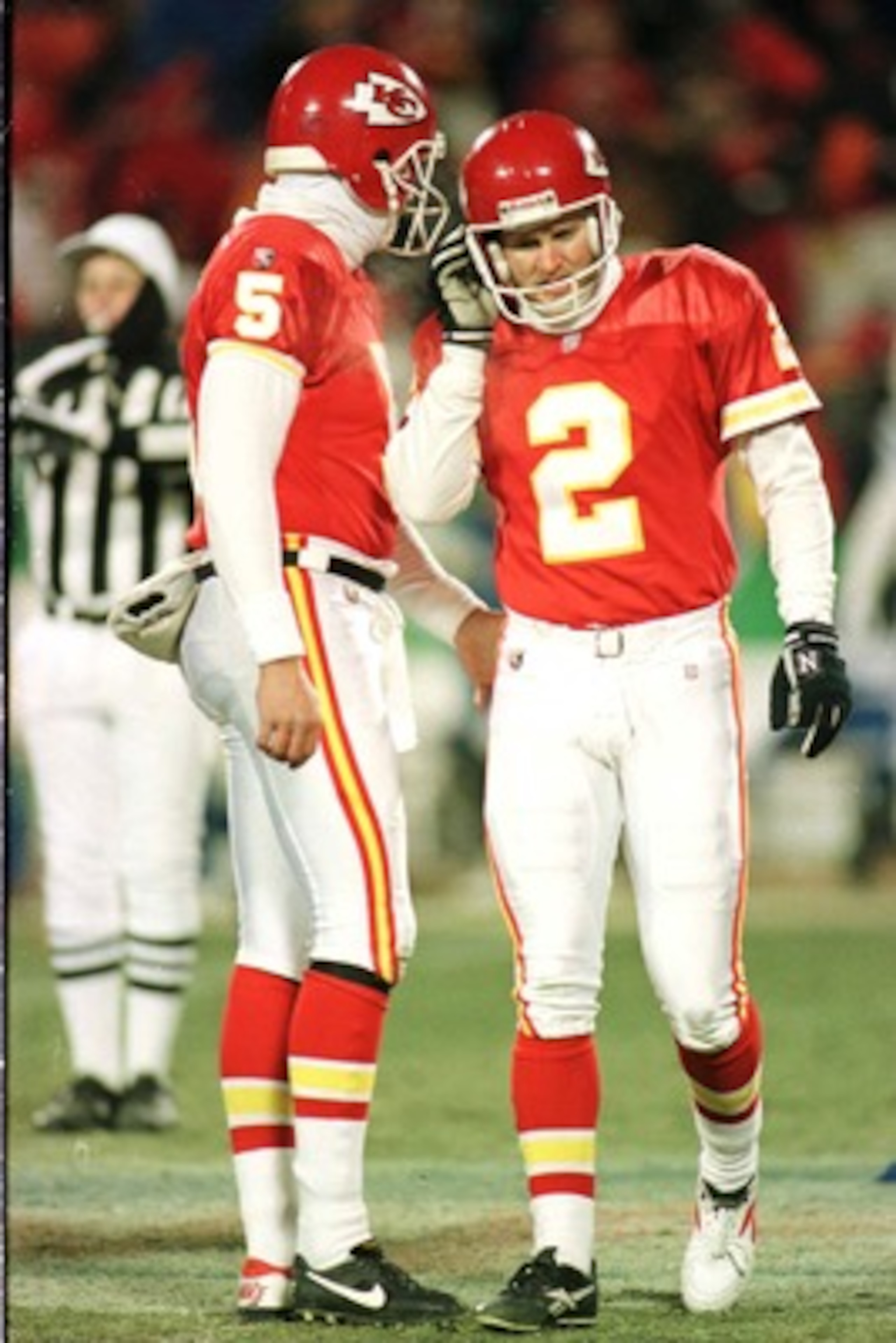 7 JAN 1996:  HOLDER LOUIE AGUIR #5 CONSOLES PLACE KICKER LIN ELLIOT #2 OF THE KANSAS CITY CHIEFS AFTER ELLIOT MISSED HIS SECOND FIELD GOAL ATTEMPT IN THE SECOND HALF AGAINST THE INDIANAPOLIS COLTS IN THEIR AFC PLAYOFF GAME AT ARROWHEAD STADIUM IN KANSAS C