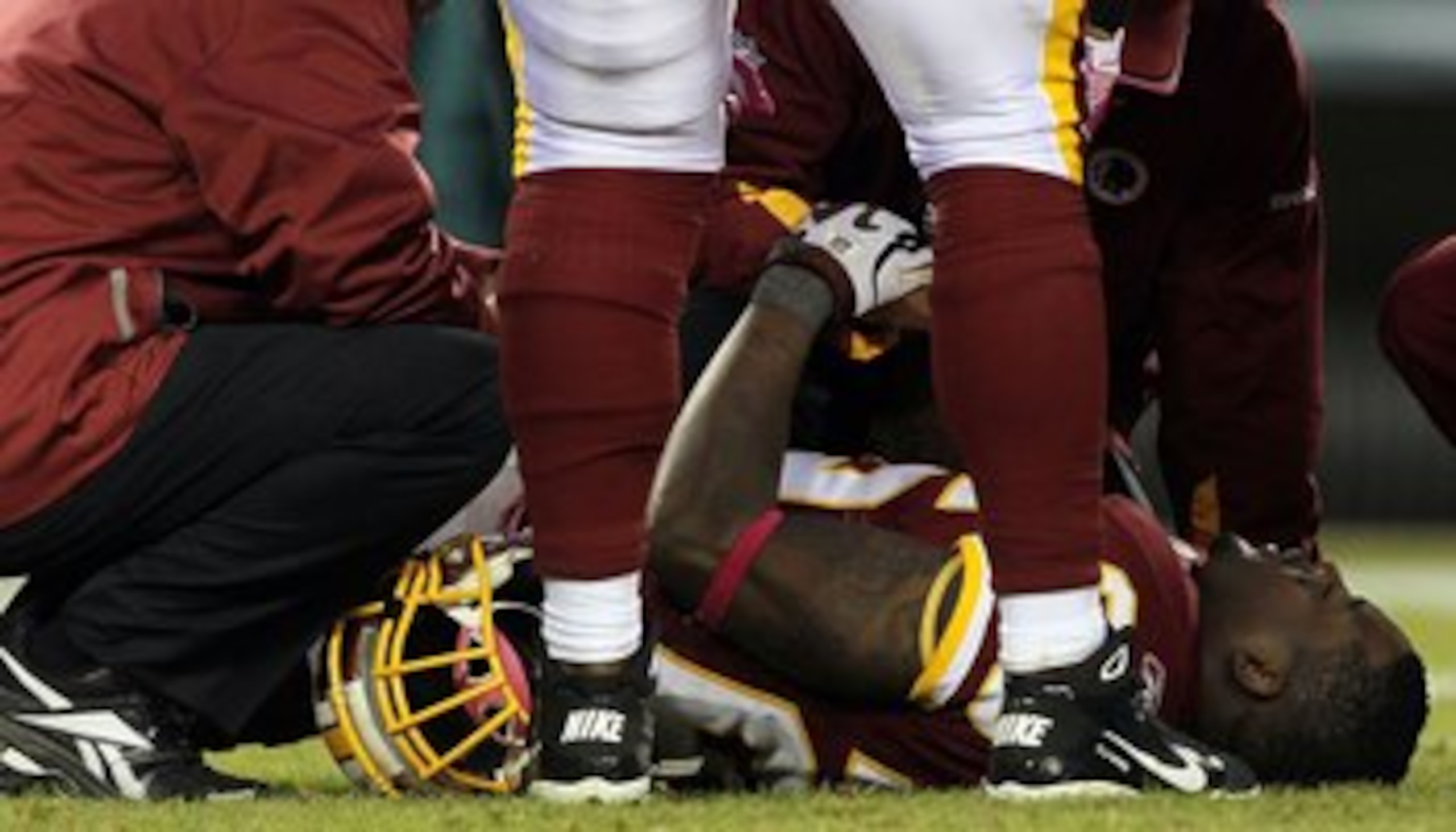 PHILADELPHIA - OCTOBER 03:  Clinton Portis #26 of the Washington Redskins against the Philadelphia Eagles on October 3, 2010 at Lincoln Financial Field in Philadelphia, Pennsylvania. The Redskins defeated the Eagles 17-12.  (Photo by Jim McIsaac/Getty Ima