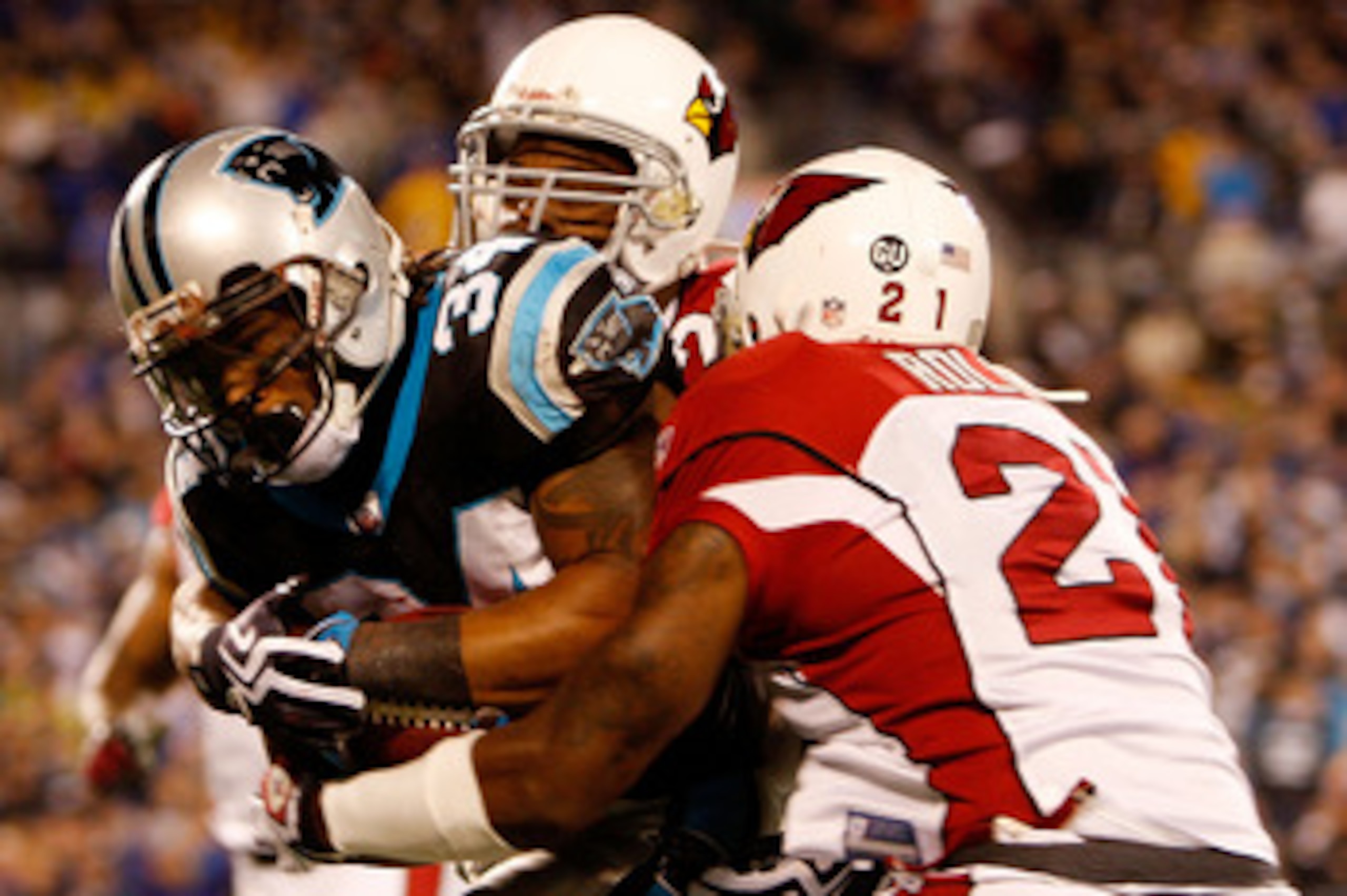CHARLOTTE, NC - JANUARY 10:  DeAngelo Williams #34 of the Carolina Panthers runs with the ball against  the Arizona Cardinals during the NFC Divisional Playoff Game on January 10, 2009 at Bank of America Stadium in Charlotte, North Carolina. The Arizona C