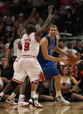 CHICAGO, IL - JANUARY 20: Dirk Nowitzki #41 of the Dallas Mavericks looks to pass under pressure from Ronnie Brewer #11 and Loul Deng #9 of the Chicago Bulls at the United Center on January 20, 2011 in Chicago, Illinois. The Bulls defeated the Mavericks 8