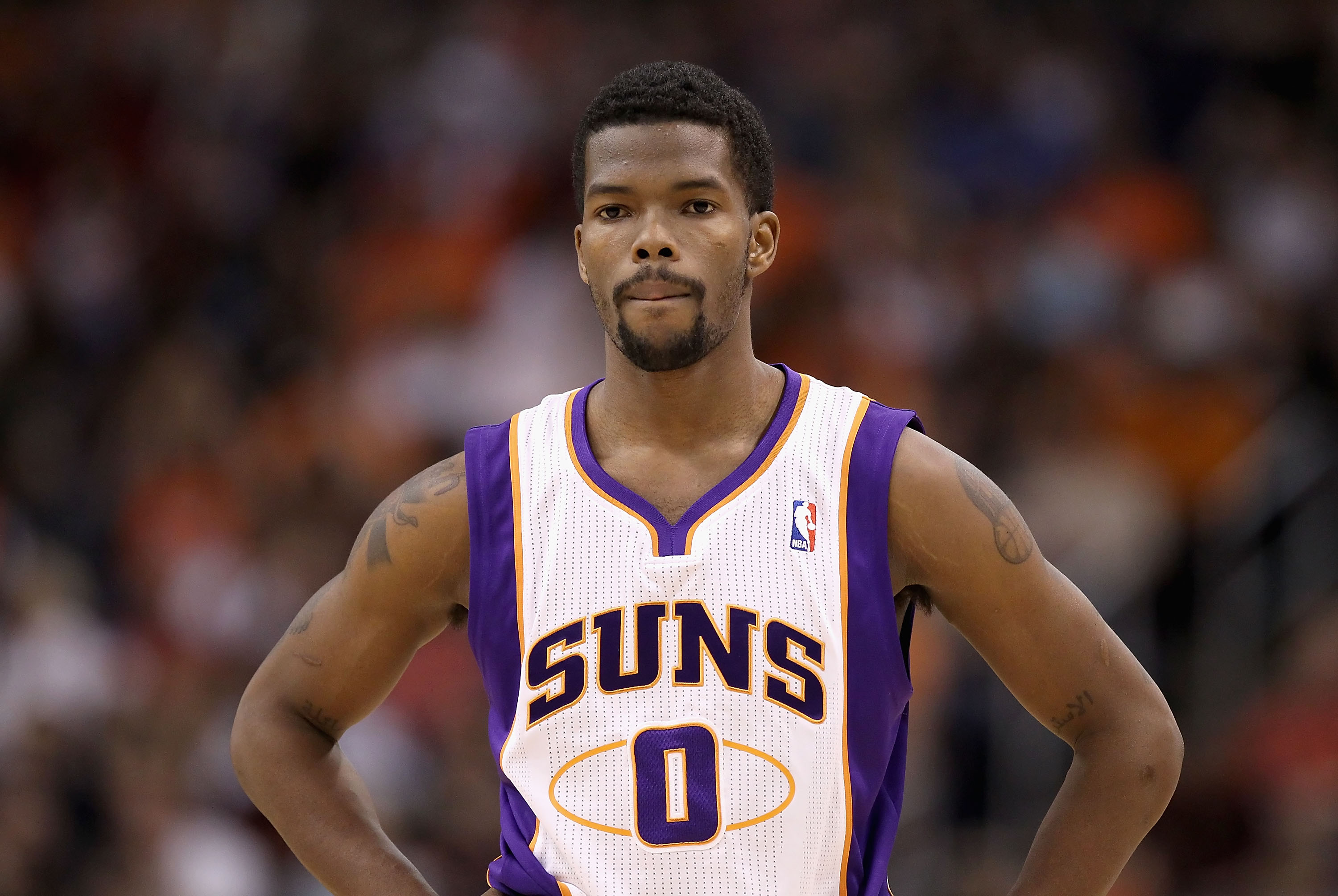 PHOENIX, AZ - MARCH 30: Aaron Brooks #0 of the Phoenix Suns during the NBA game against the Oklahoma City Thunder at US Airways Center on March 30, 2011 in Phoenix, Arizona. The Thunder defeated the Suns 116-98. NOTE TO USER: User expressly acknowledges PHOENIX, AZ - MARCH 30: Aaron Brooks #0 of the Phoenix Suns during the NBA game against the Oklahoma City Thunder at US Airways Center on March 30, 2011 in Phoenix, Arizona. The Thunder defeated the Suns 116-98. NOTE TO USER: User expressly acknowledges