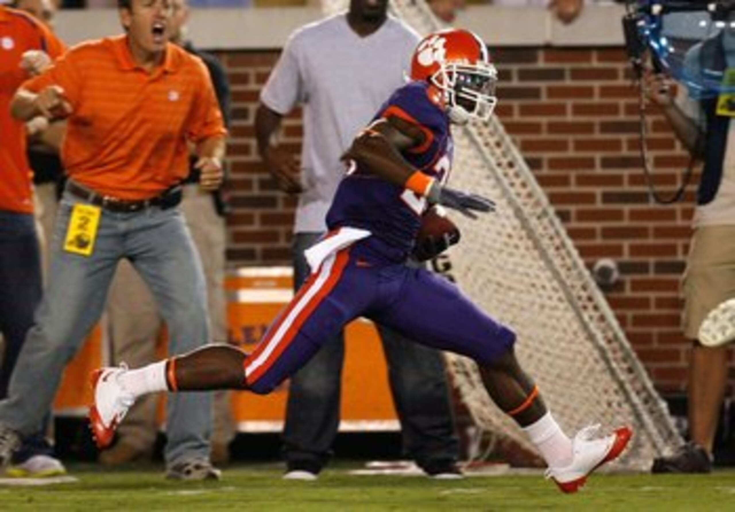 ATLANTA - SEPTEMBER 10:  C.J. Spiller #28 of the Clemson Tigers against the Georgia Tech Yellow Jackets at Bobby Dodd Stadium on September 10, 2009 in Atlanta, Georgia.  (Photo by Kevin C. Cox/Getty Images)