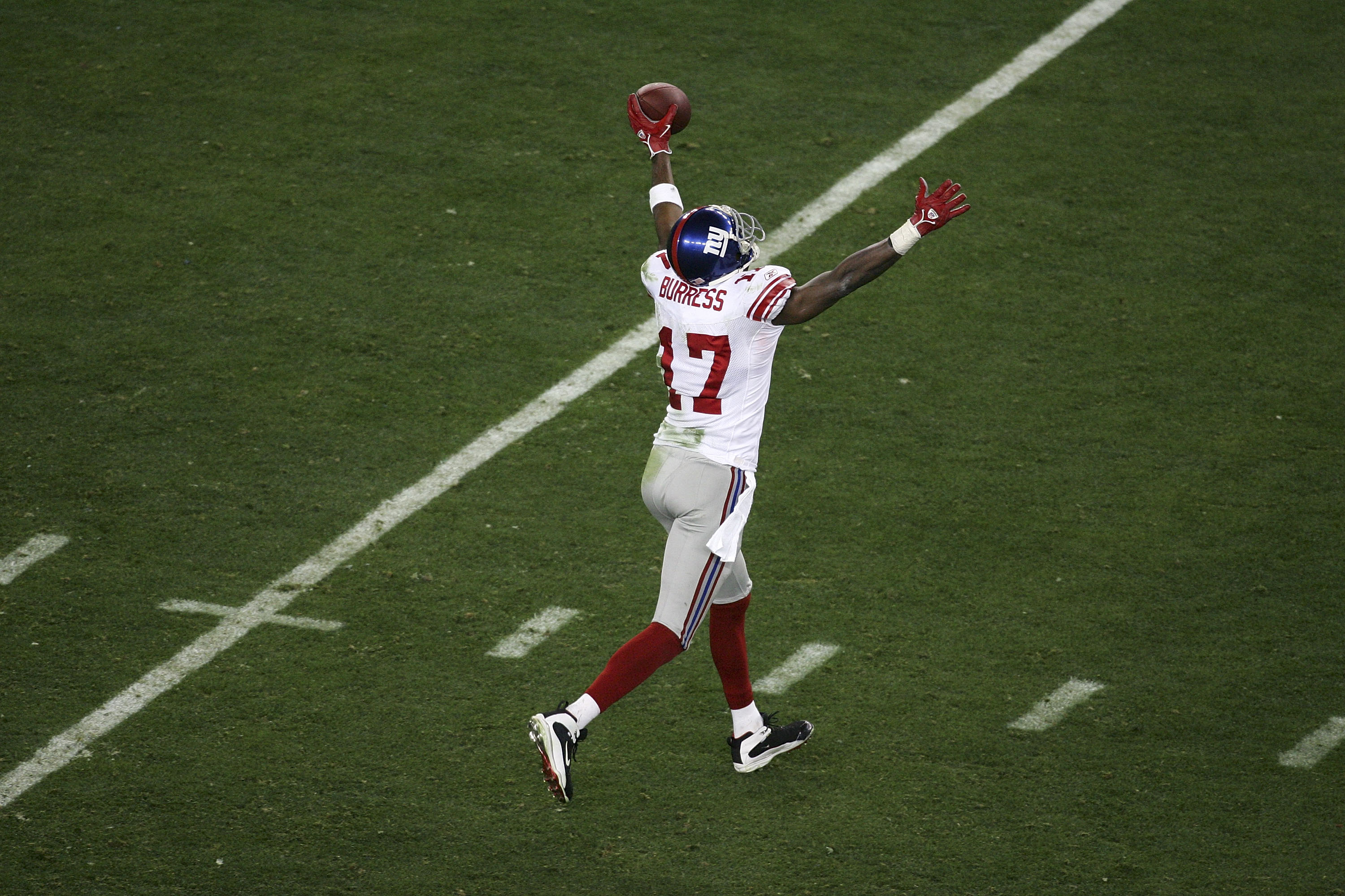 GLENDALE, AZ - FEBRUARY 03:  Wide receiver Plaxico Burress #17 of the New York Giants celebrates after he catches a 13-yard touchdown pass in the fourth quarter over Ellis Hobbs #27 of the New England Patriots during Super Bowl XLII on February 3, 2008 at