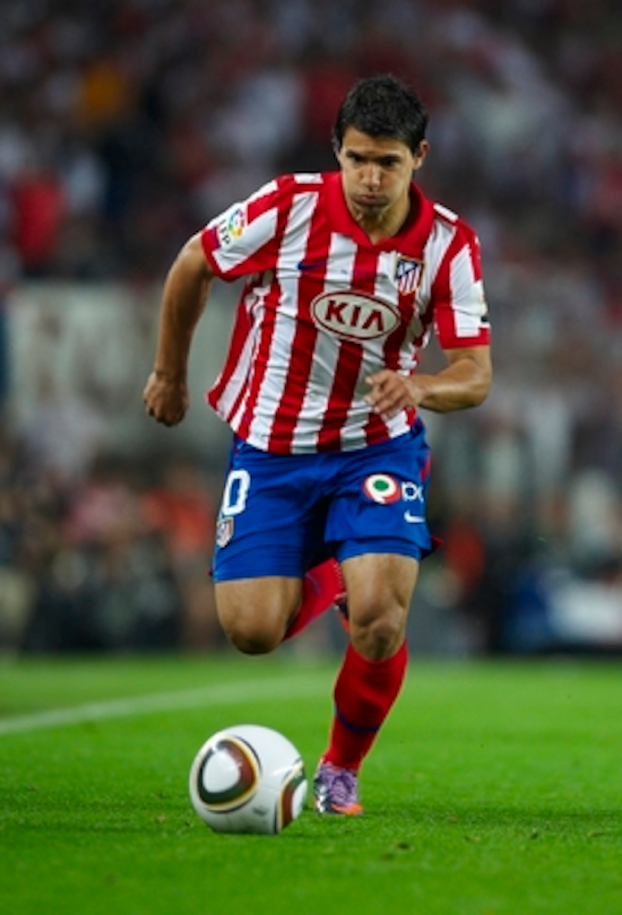 BARCELONA, SPAIN - MAY 19:  Kun Aguero of Atletico de Madrid in action during the Copa del Rey final between Atletico de Madrid and Sevilla at Camp Nou stadium on May 19, 2010 in Barcelona, Spain.  (Photo by Manuel Queimadelos Alonso/Getty Images)