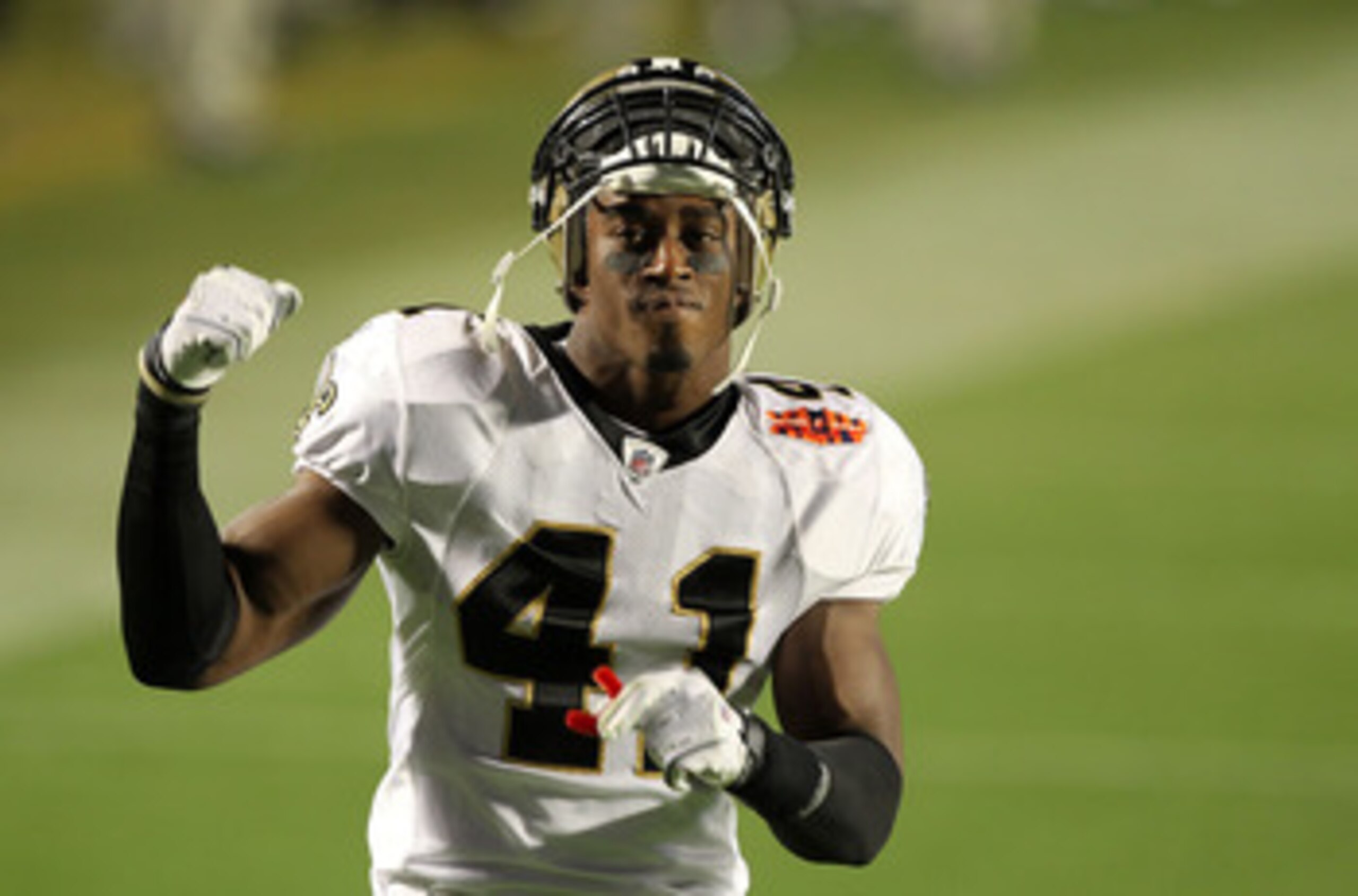 MIAMI GARDENS, FL - FEBRUARY 07:  Roman Harper #41 of the New Orleans Saints reacts to a play against the Indianapolis Colts during Super Bowl XLIV on February 7, 2010 at Sun Life Stadium in Miami Gardens, Florida.  (Photo by Ezra Shaw/Getty Images)