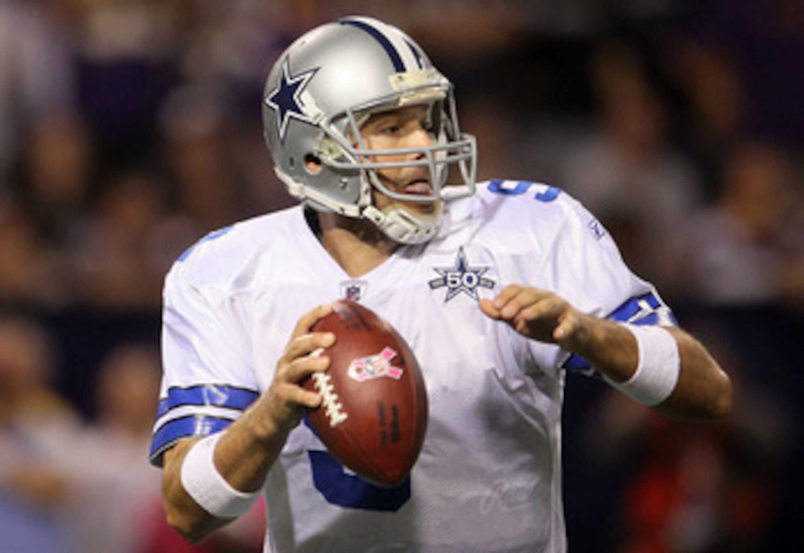 MINNEAPOLIS - OCTOBER 17:  Quarterback Tony Romo #9 of the Dallas Cowboys drops back to pass against the Minnesota Vikings at Mall of America Field on October 17, 2010 in Minneapolis, Minnesota.  (Photo by Jeff Gross/Getty Images)