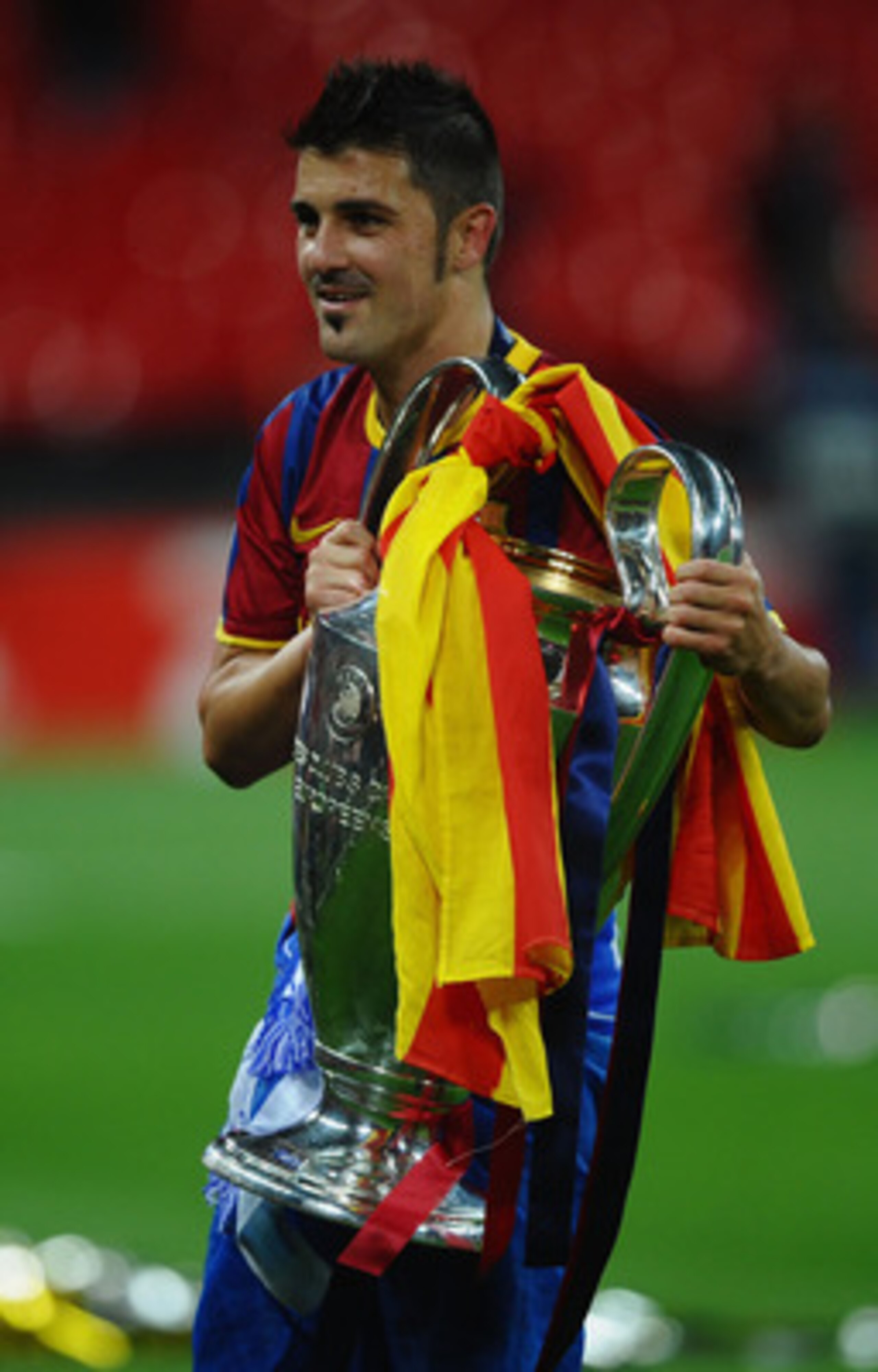 LONDON, ENGLAND - MAY 28:  David Villa of FC Barcelona poses with te trophy after victory in the UEFA Champions League final between FC Barcelona and Manchester United FC at Wembley Stadium on May 28, 2011 in London, England.  (Photo by Laurence Griffiths