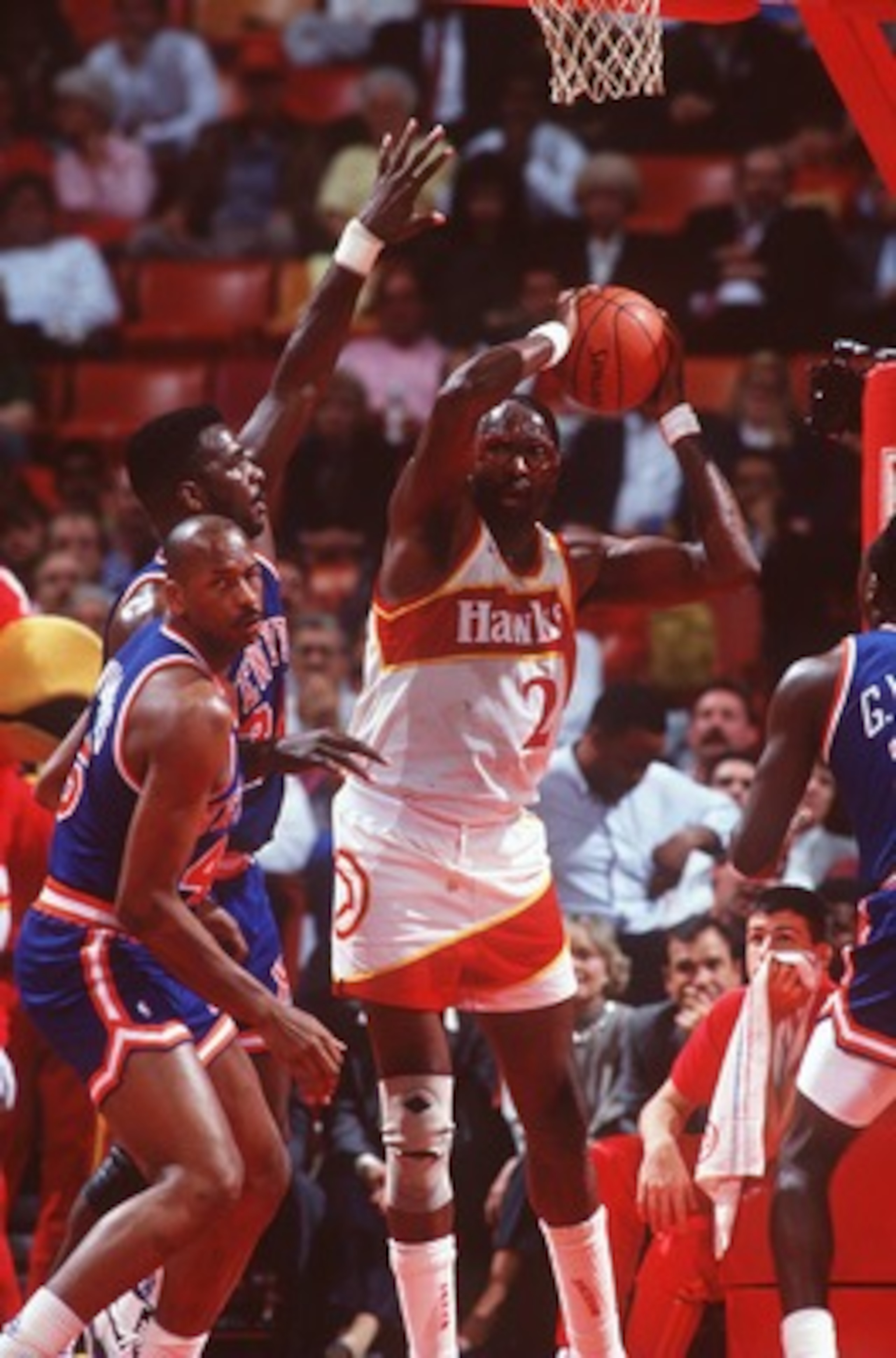1990:  Center Moses Malone of the Atlanta Hawks controls the basketball during the Hawks versus New York Knicks game. Mandatory Credit: Allsport USA/ALLSPORT