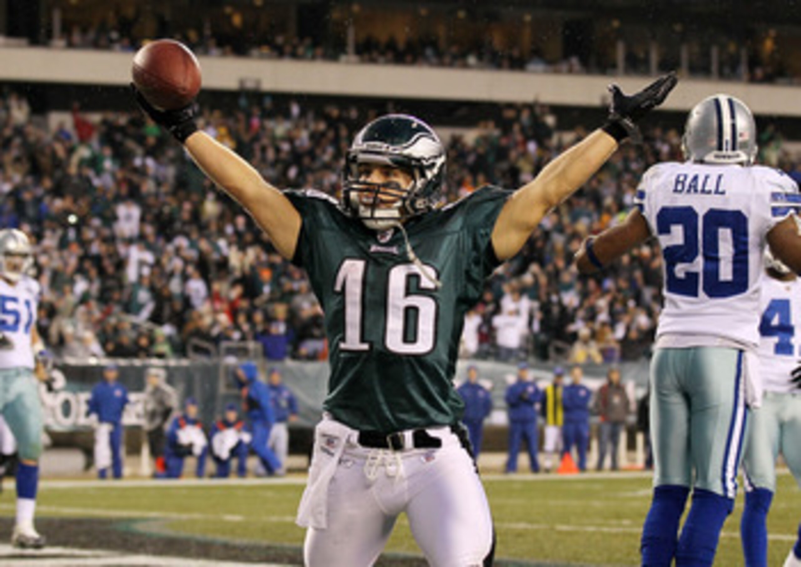 PHILADELPHIA, PA - JANUARY 02:  Chad Hall #16 of the Philadelphia Eagles celebrates his first half touchdown against the Dallas Cowboys on January 2, 2011 at Lincoln Financial Field in Philadelphia, Pennsylvania.  (Photo by Jim McIsaac/Getty Images)