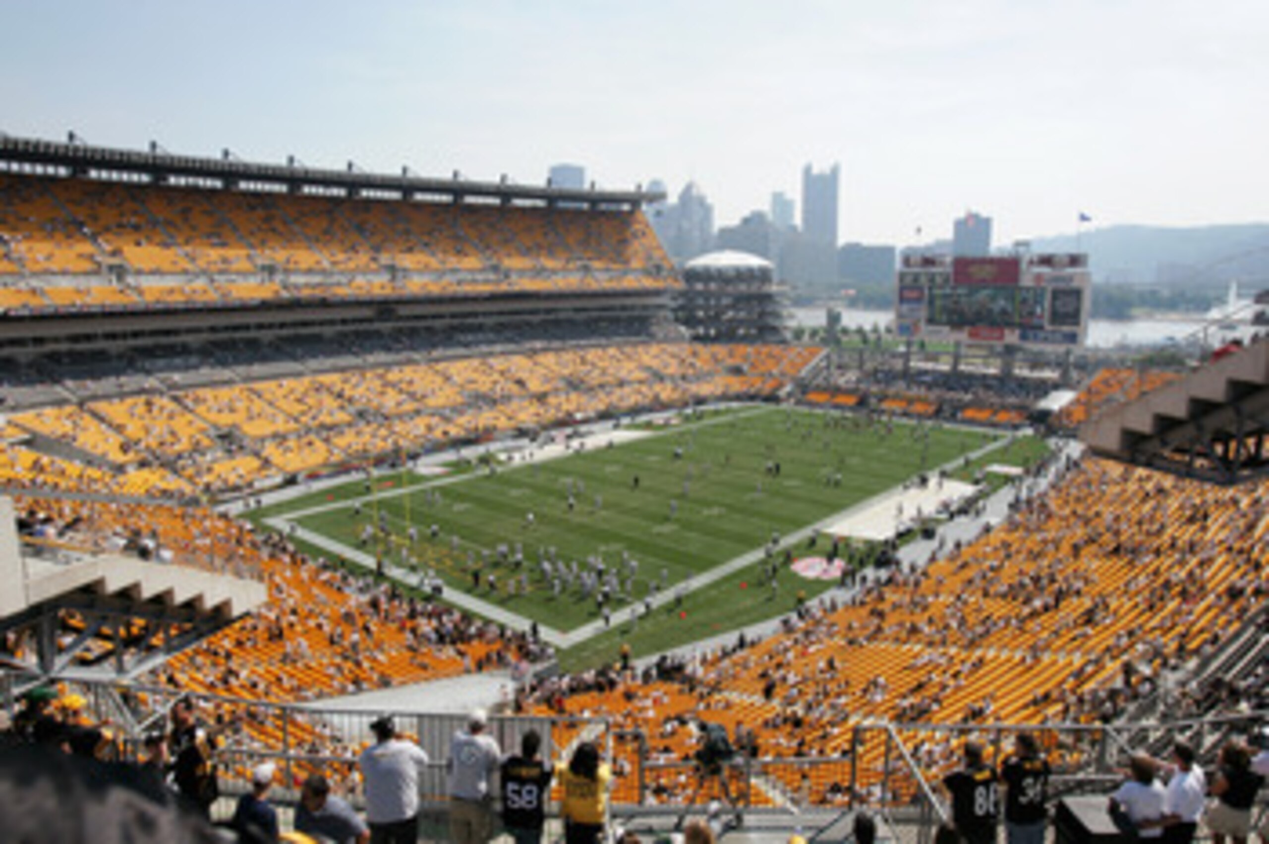 PITTSBURGH - SEPTEMBER 12:  General view of Heinz Field before the game between the Pittsburgh Steelers and the Oakland Raiders on September 12, 2004 in Pittsburgh, Pennsylvania. The Steelers defeated the Raiders 24-21. (Photo by Andy Lyons/Getty Images)