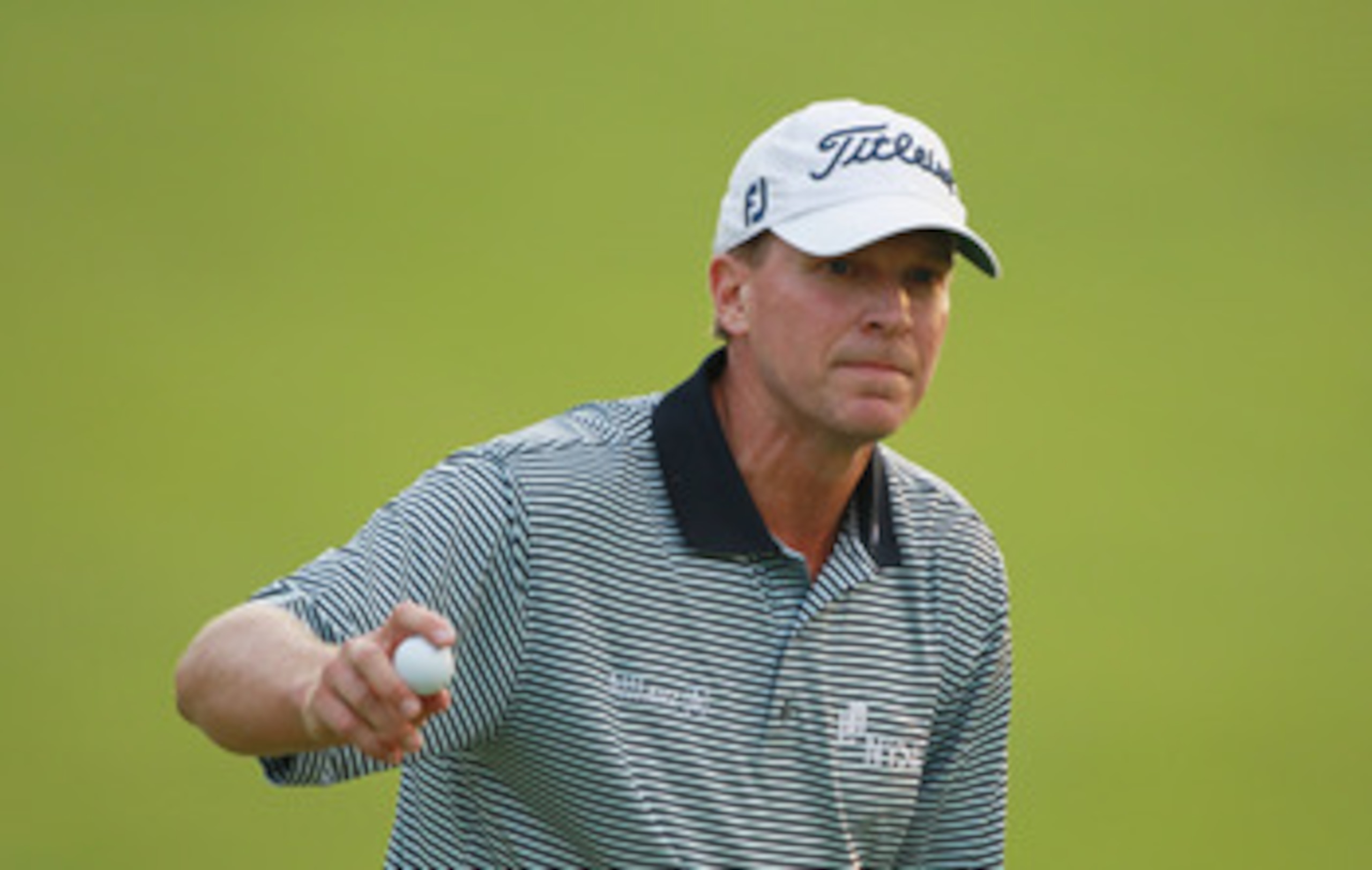 DUBLIN, OH - JUNE 05:  Steve Stricker waves to the gallery on the 17th green during the final round of the Memorial Tournament presented by Nationwide Insurance at the Muirfield Village Golf Club on June 5, 2011 in Dublin, Ohio.  (Photo by Scott Halleran/