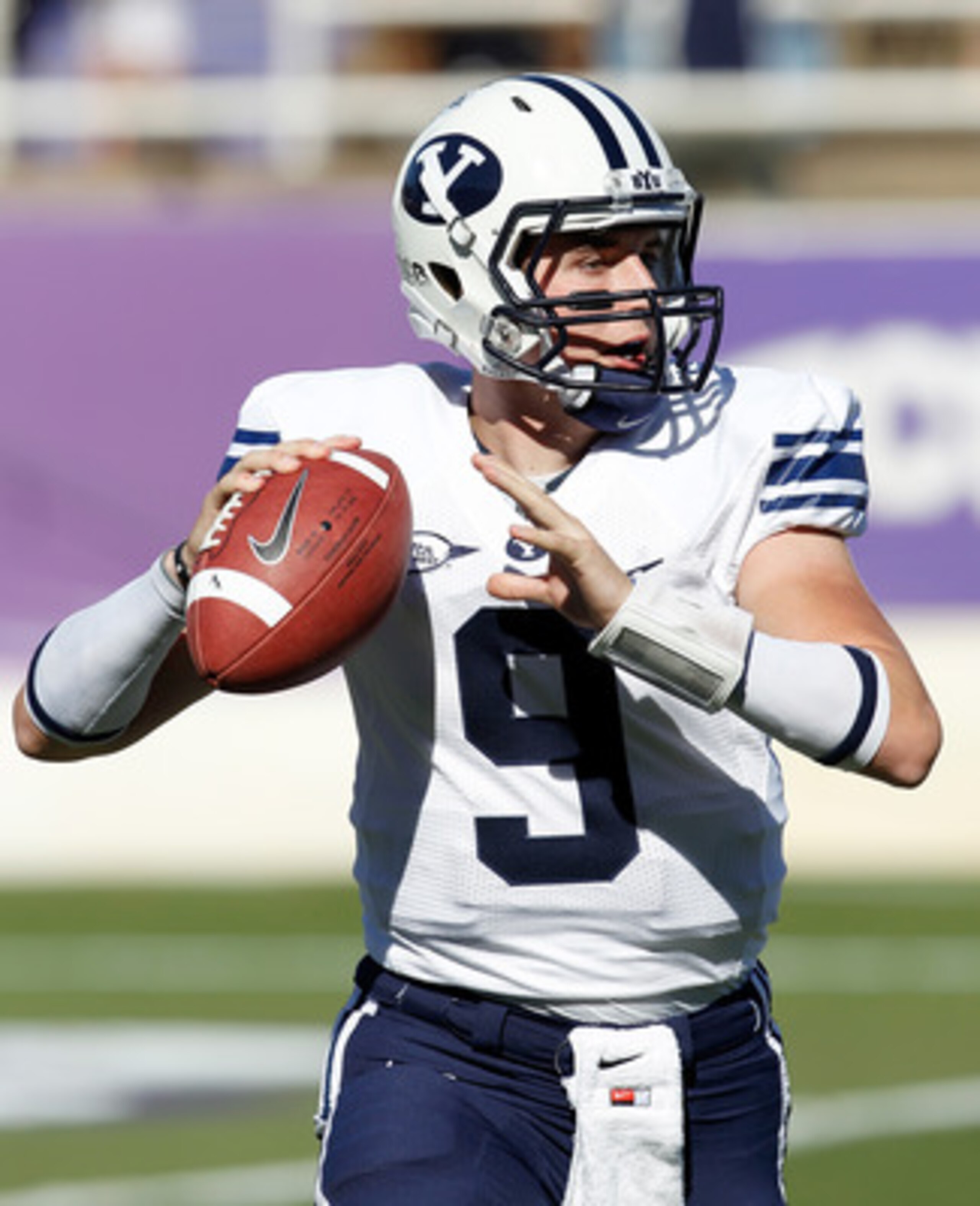 FORT WORTH, TX - OCTOBER 16:  Quarterback Jake Heaps #9 of the Brigham Young University Cougars throws a pass against the Texas Christian University Horned Frogs at Amon G. Carter Stadium on October 16, 2010 in Fort Worth, Texas.  (Photo by Tom Pennington