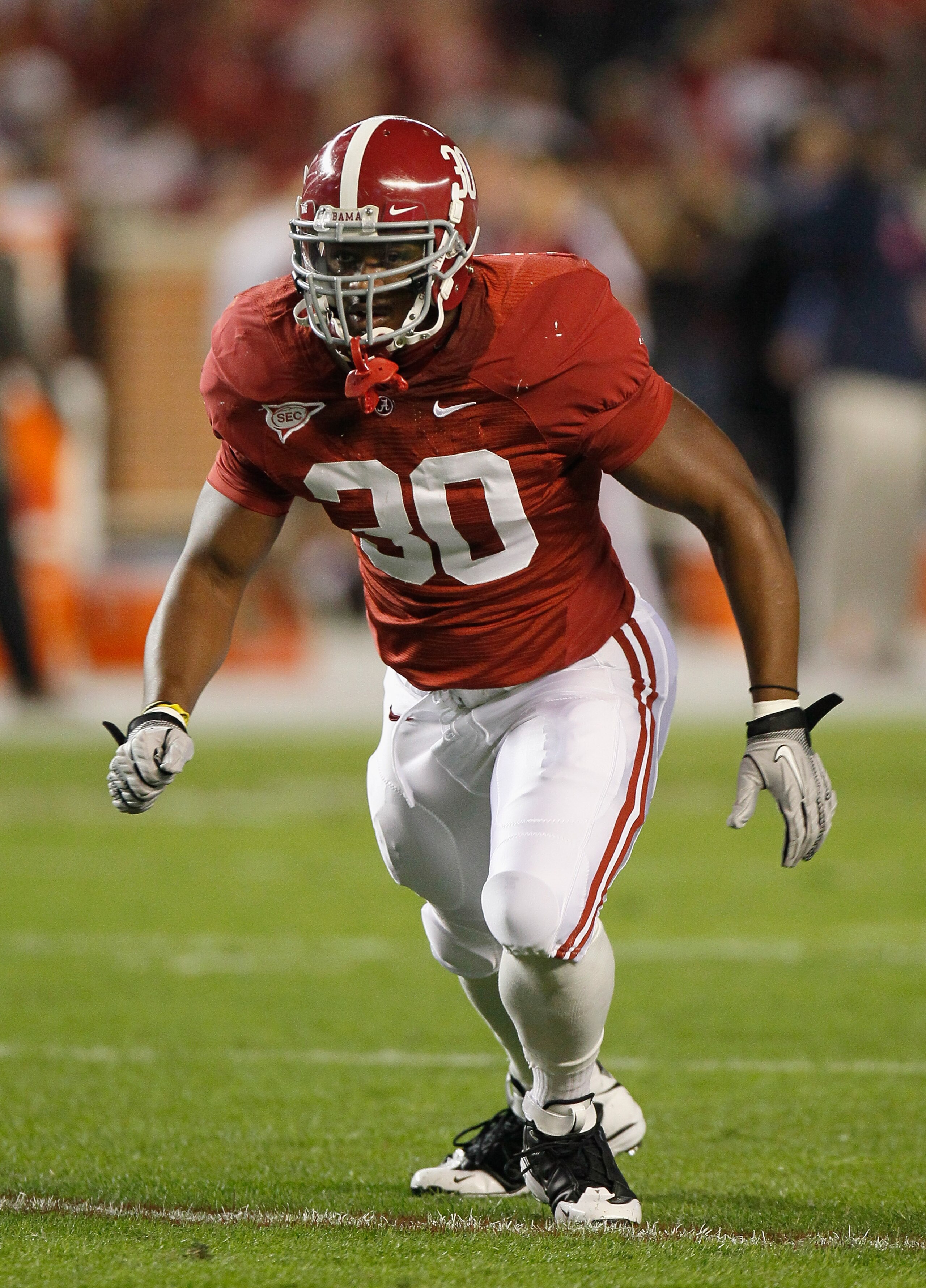 TUSCALOOSA, AL - OCTOBER 16:  Dont'a Hightower #30 of the Alabama Crimson Tide against the Ole Miss Rebels at Bryant-Denny Stadium on October 16, 2010 in Tuscaloosa, Alabama.  (Photo by Kevin C. Cox/Getty Images)