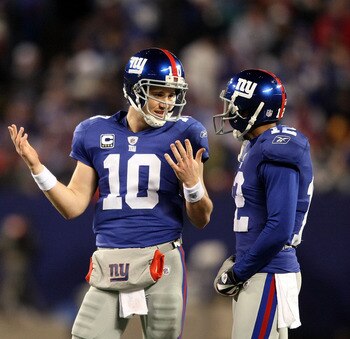 EAST RUTHERFORD, NJ - DECEMBER 13:  Eli Manning #10 of the New York Giants talks with Steve Smith #12 after a play against the Philadelphia Eagles at Giants Stadium on December 13, 2009 in East Rutherford, New Jersey.  (Photo by Nick Laham/Getty Images)