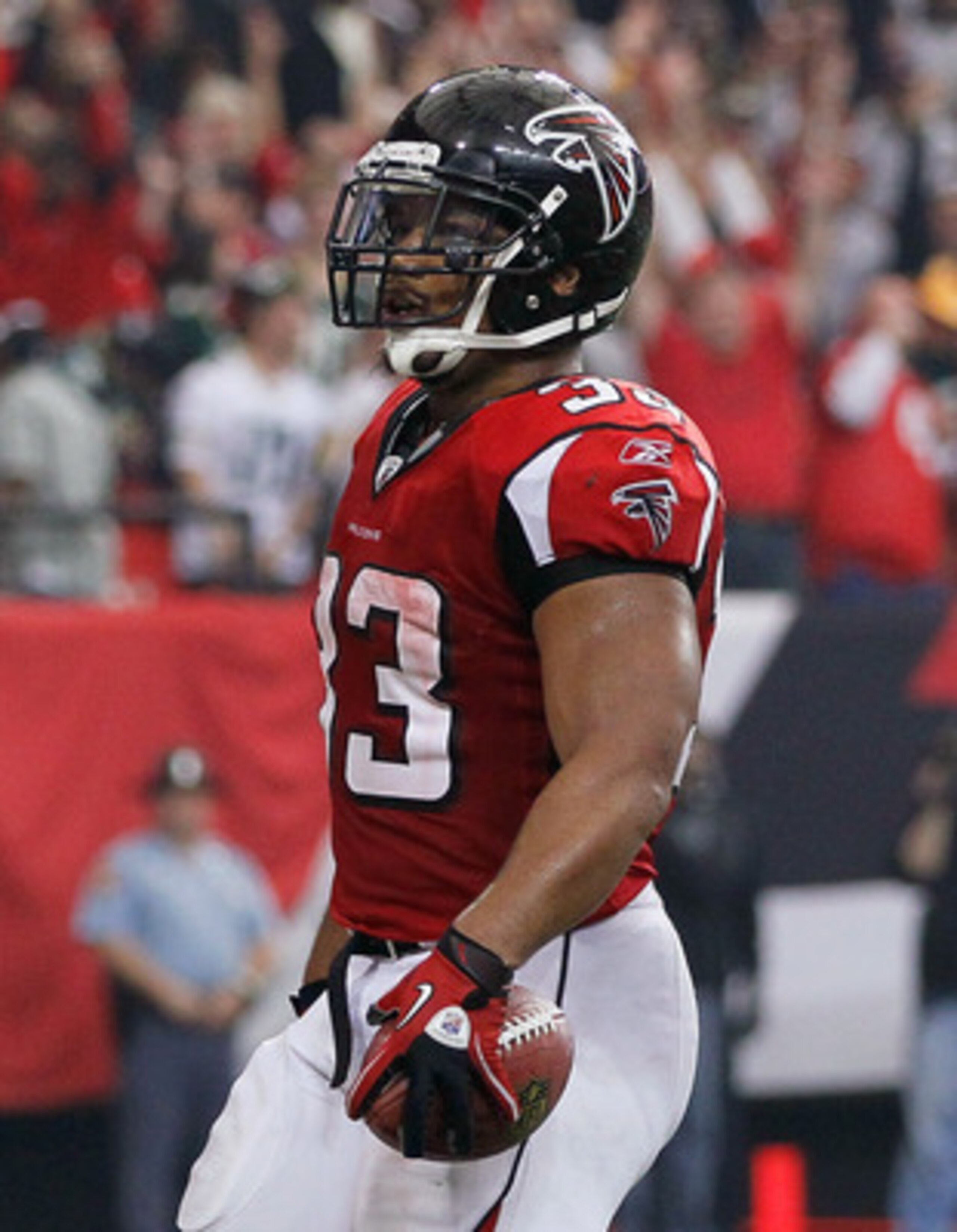 ATLANTA - NOVEMBER 28:  Michael Turner #33 of the Atlanta Falcons reacts after scoring a touchdown against the Green Bay Packers at Georgia Dome on November 28, 2010 in Atlanta, Georgia.  (Photo by Kevin C. Cox/Getty Images)