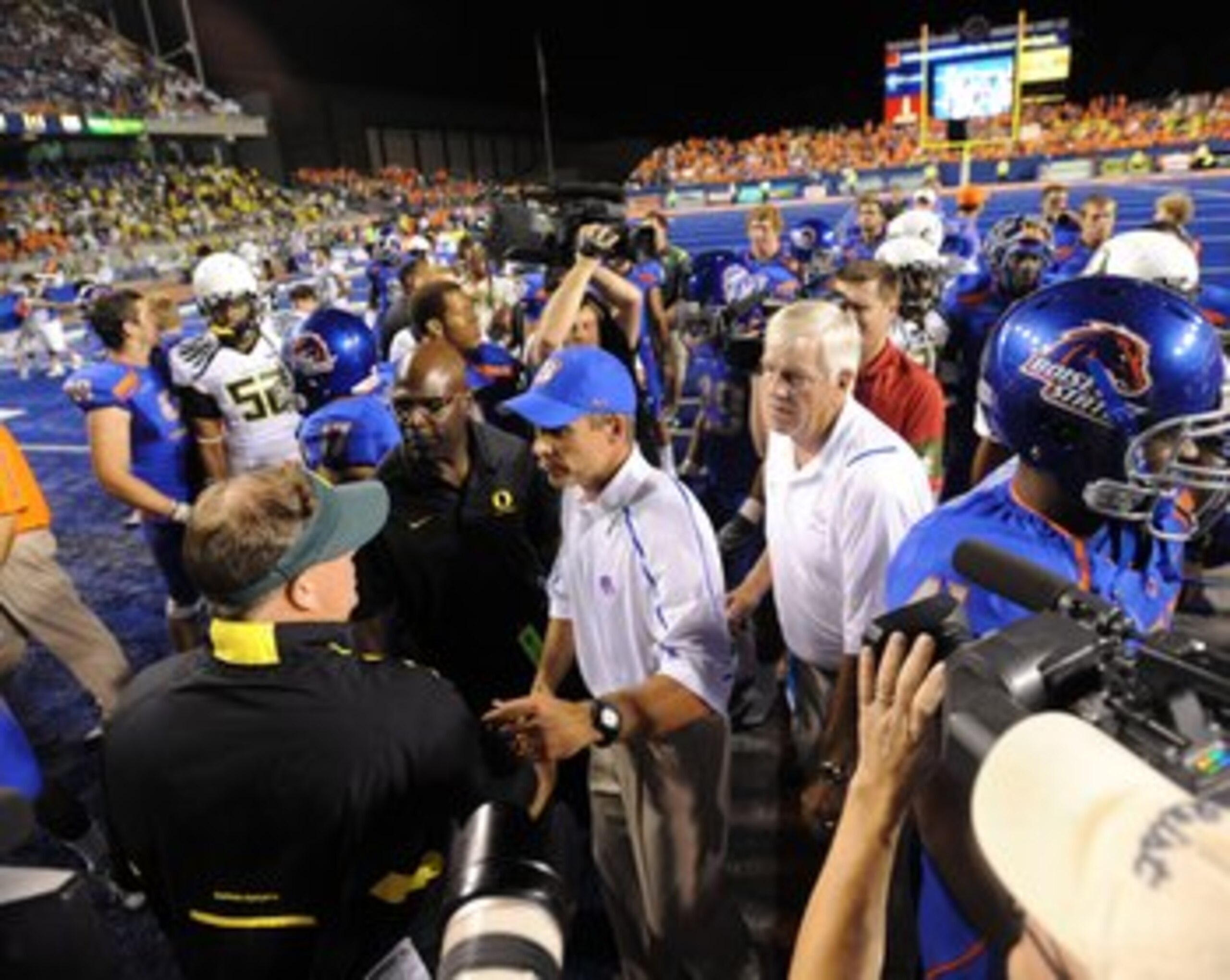 BOISE, ID - SEPTEMBER 3: Head coach Chip Kelly of the Oregon Ducks shakes hands with head coach Chris Petersen of the Boise State Broncos after the Broncos defeated the Ducks 19-8 at Bronco Stadium on September 3, 2009 in Boise, Idaho. (Photo by Steve Dyk