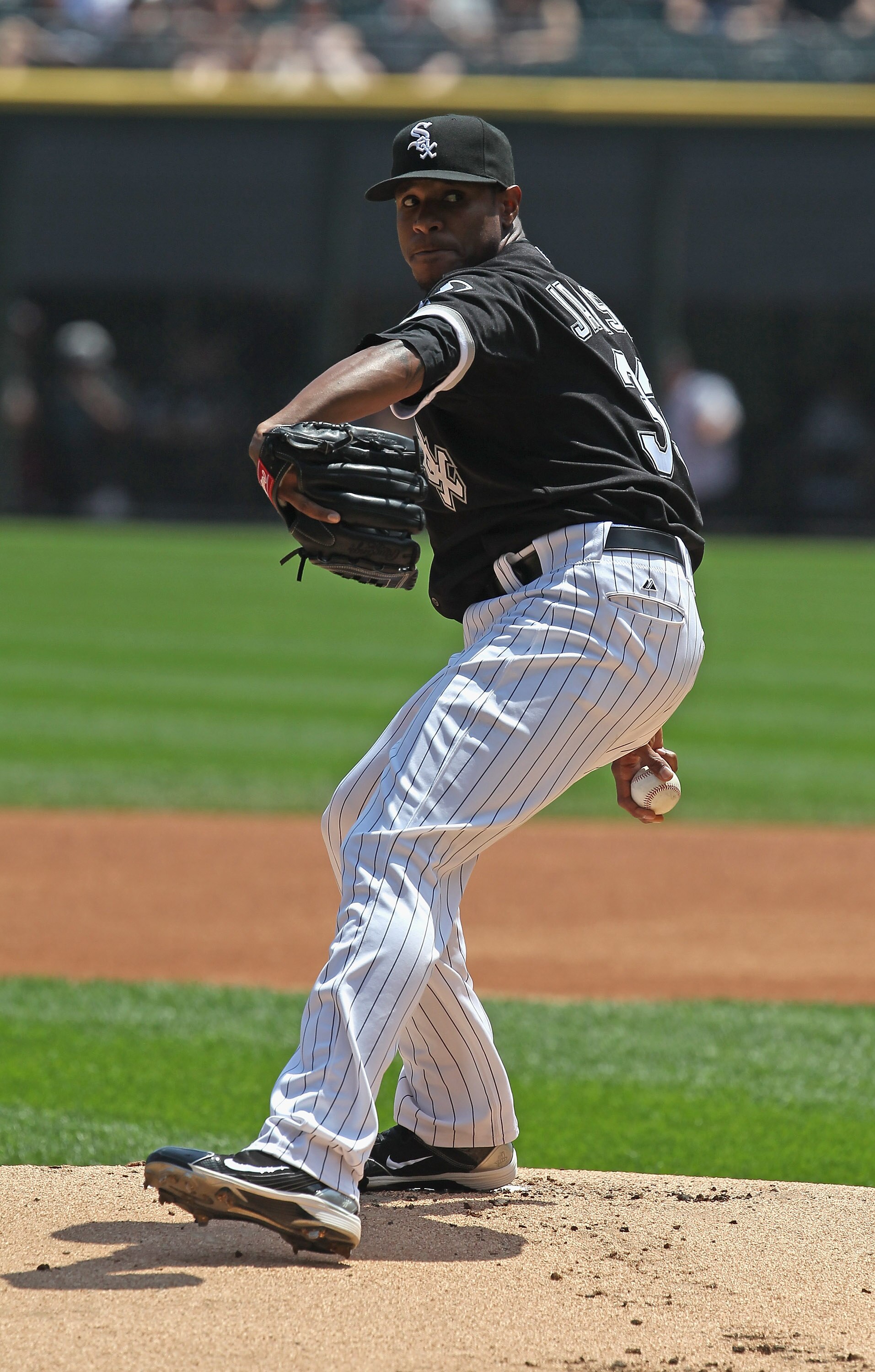 CHICAGO, IL - MAY 22:  Starting pitcher Edwin Jackson #33 of the Chicago White Sox delivers the ball against the Los Angeles Dodgers at U.S. Cellular Field on May 22, 2011 in Chicago, Illinois. The White Sox defeated the Dodgers 8-3.  (Photo by Jonathan D