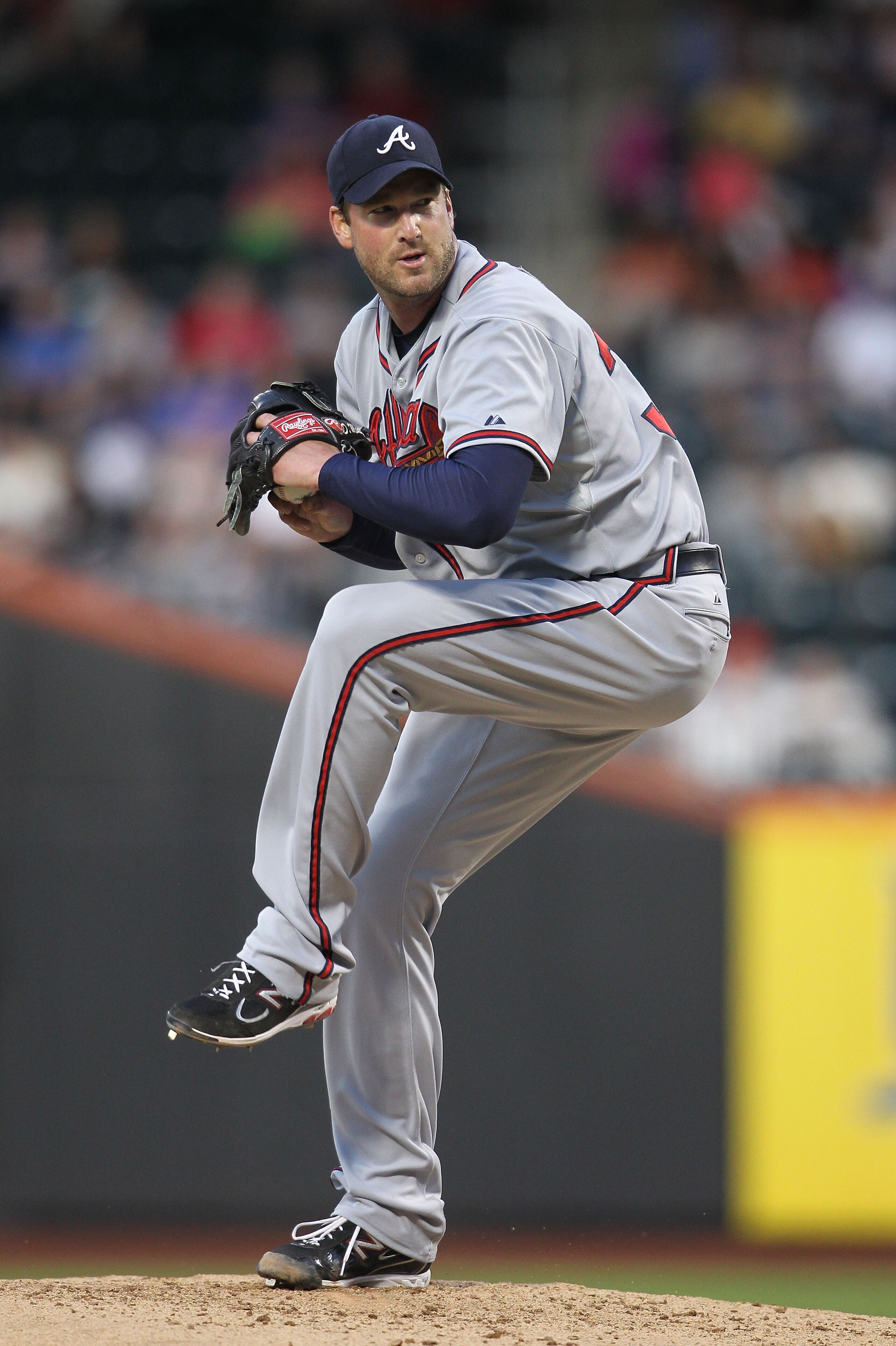 NEW YORK, NY - JUNE 03:  Derek Lowe #32 of the Atlanta Braves pitches against the New York Mets at Citi Field on June 3, 2011 in the Flushing neighborhood of the Queens borough of New York City.  (Photo by Nick Laham/Getty Images)