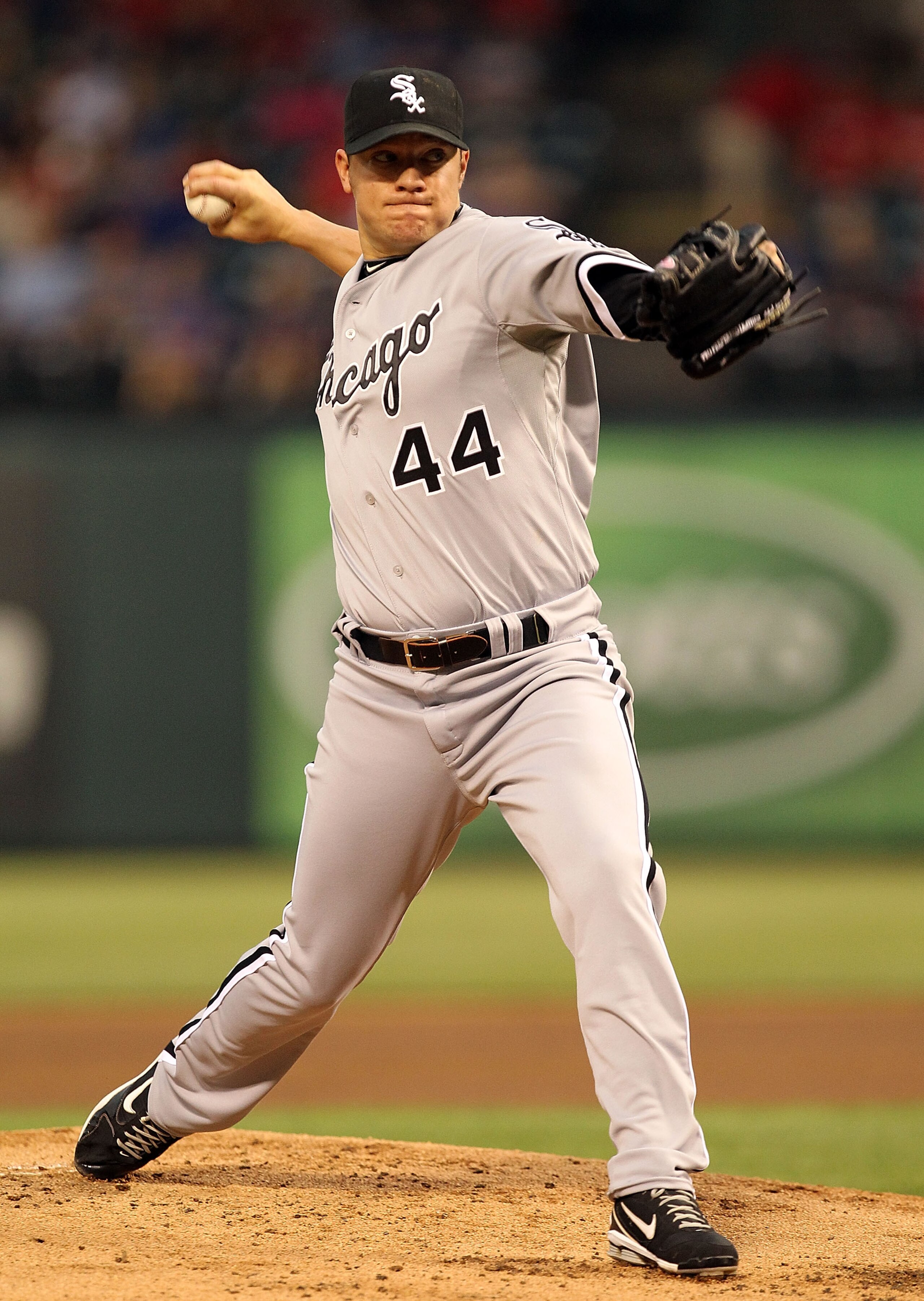 ARLINGTON, TX - MAY 24:  Starting pitcher Jake Peavy #44 of the Chicago White Sox throws against the Texas Rangers in the first inning at Rangers Ballpark in Arlington on May 24, 2011 in Arlington, Texas.  (Photo by Ronald Martinez/Getty Images)