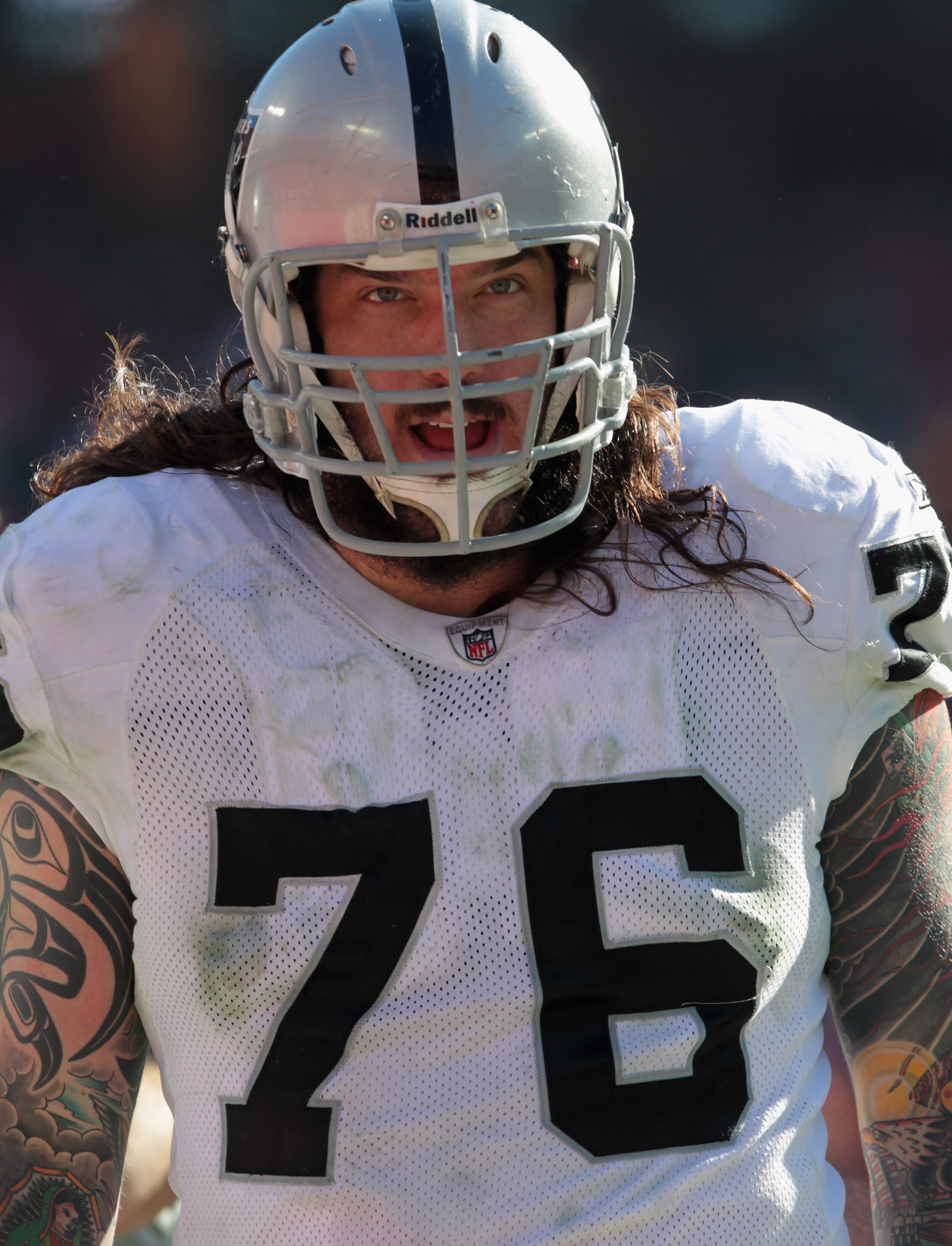 KANSAS CITY, MO - JANUARY 02: Robert Gallery #76 of the Oakland Raiders walks onto the field during the game against the Kansas City Chiefs on January 2, 2011 at Arrowhead Stadium in Kansas City, Missouri. (Photo by Jamie Squire/Getty Images) KANSAS CITY, MO - JANUARY 02: Robert Gallery #76 of the Oakland Raiders walks onto the field during the game against the Kansas City Chiefs on January 2, 2011 at Arrowhead Stadium in Kansas City, Missouri. (Photo by Jamie Squire/Getty Images)