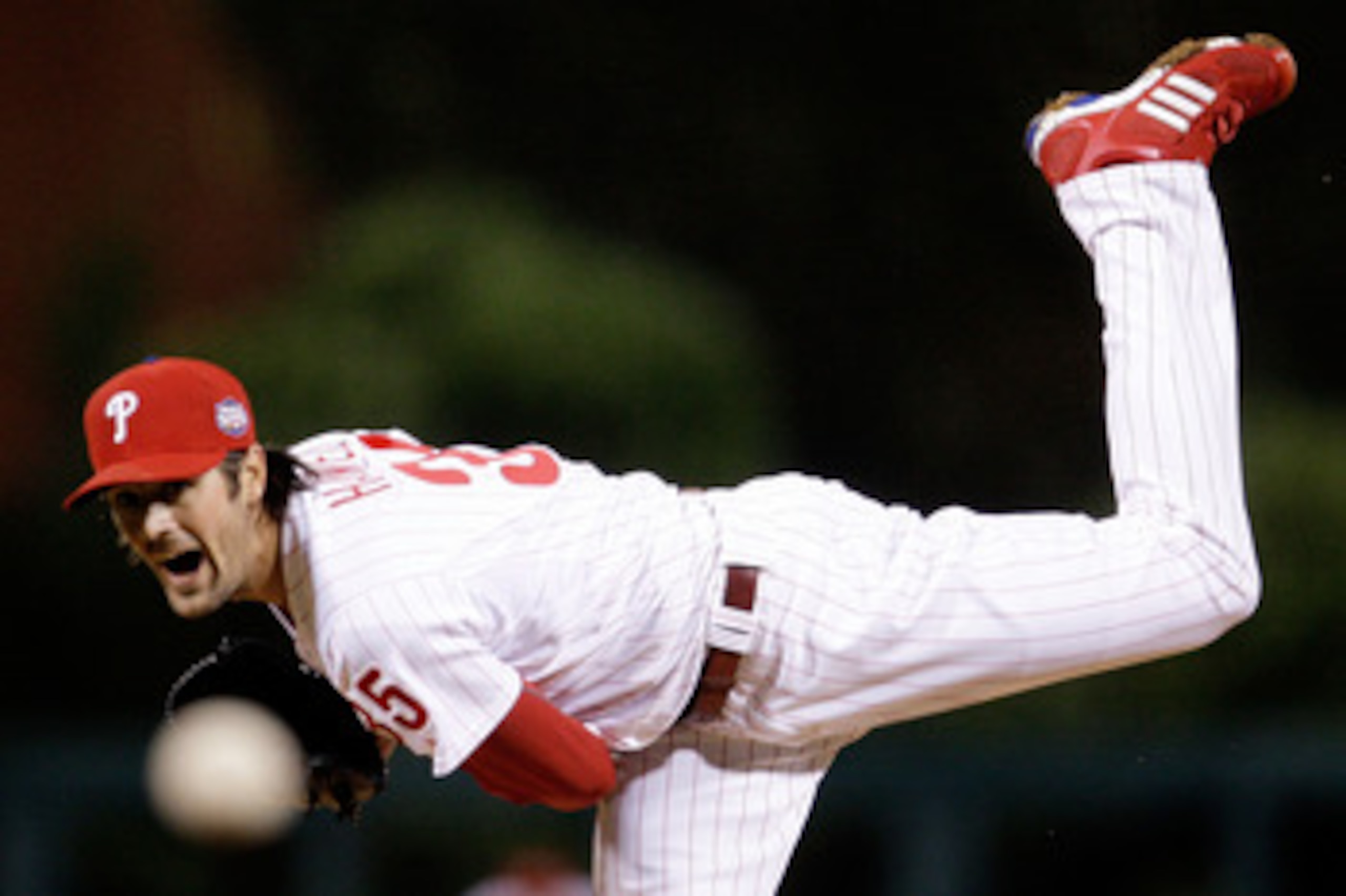 PHILADELPHIA - OCTOBER 31:  Starting pitcher Cole Hamels #35 of the Philadelphia Phillies pitches against the New York Yankees in Game Three of the 2009 MLB World Series at Citizens Bank Park on October 31, 2009 in Philadelphia, Pennsylvania.  (Photo by M