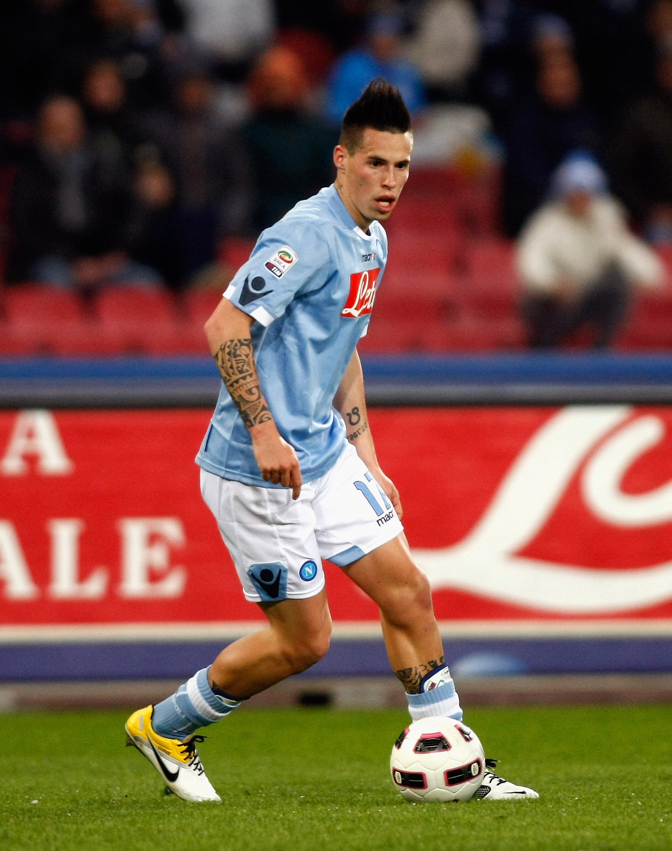 NAPLES, ITALY - MARCH 20:  Marek Hamsik of Napoli in action during the Serie A match between SSC Napoli and Cagliari Calcio at Stadio San Paolo on March 20, 2011 in Naples, Italy.  (Photo by Maurizio Lagana/Getty Images)