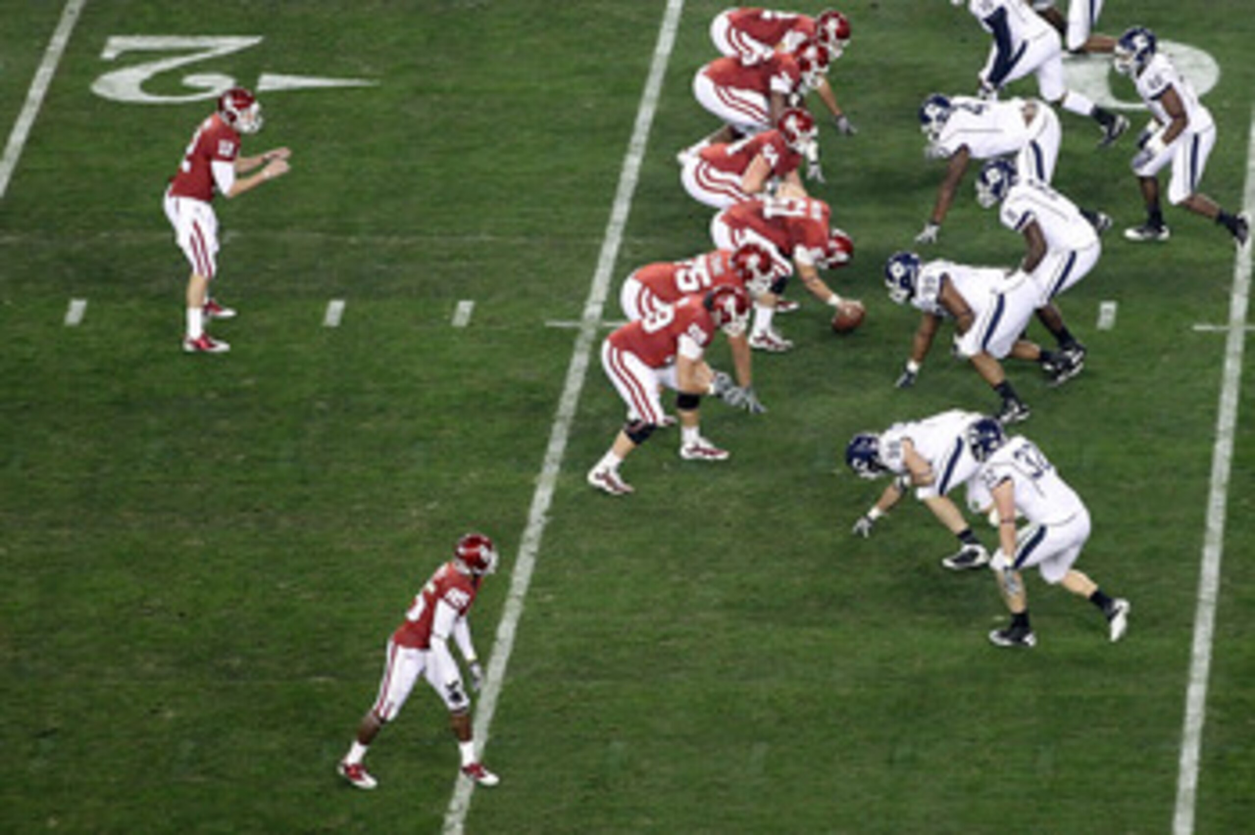 GLENDALE, AZ - JANUARY 01:  Landry Jones #12 of the Oklahoma Sooners prepares for the snap in the shotgun formation against the Connecticut Huskies during the Tostitos Fiesta Bowl at the Universtity of Phoenix Stadium on January 1, 2011 in Glendale, Arizo