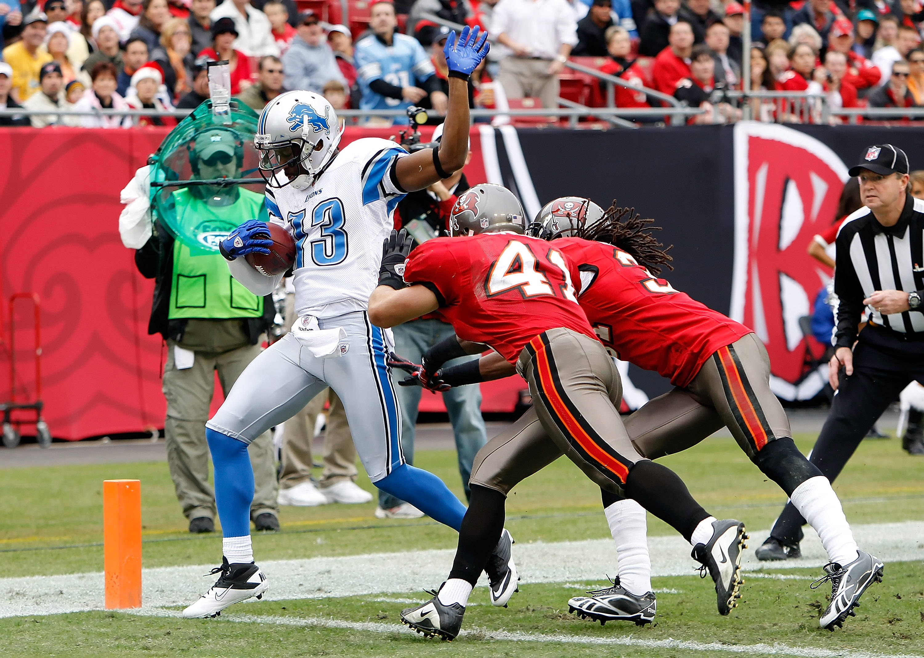 TAMPA, FL - DECEMBER 19:  Receiver Nate Burleson #13 of the Detroit Lions scores a touchdown in front of defenders Corey Lynch #41 and E.J. Biggers #31 of the Tampa Bay Buccaneers during the game at Raymond James Stadium on December 19, 2010 in Tampa, Flo