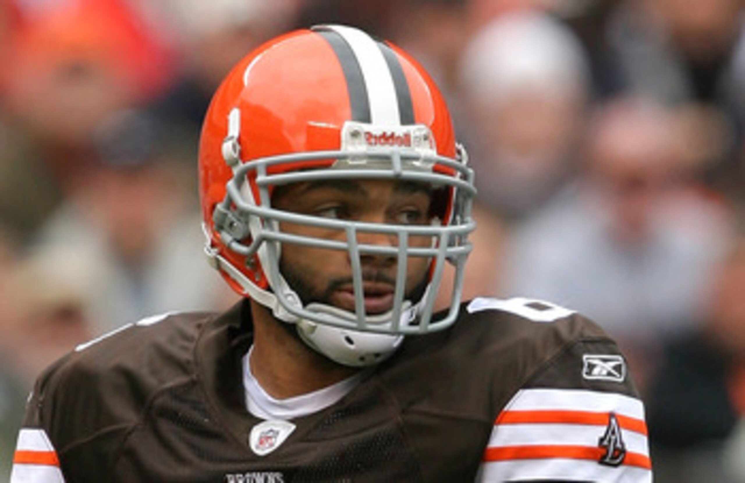 CLEVELAND - OCTOBER 03:  Quarterback Seneca Wallace #6 of the Cleveland Browns looks for a receiver against the Cincinnati Bengals at Cleveland Browns Stadium on October 3, 2010 in Cleveland, Ohio.  (Photo by Matt Sullivan/Getty Images)