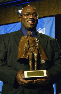 HOUSTON - JANUARY 30:  Will Shields, guard for the Kansas City Chiefs, poses with his Walter Payton NFL Man of the Year trophy after a press conference on January 30, 2004 at Hilton Ballroom at the Hilton Hotel in Houston, Texas. (Photo by Elsa/Getty Imag