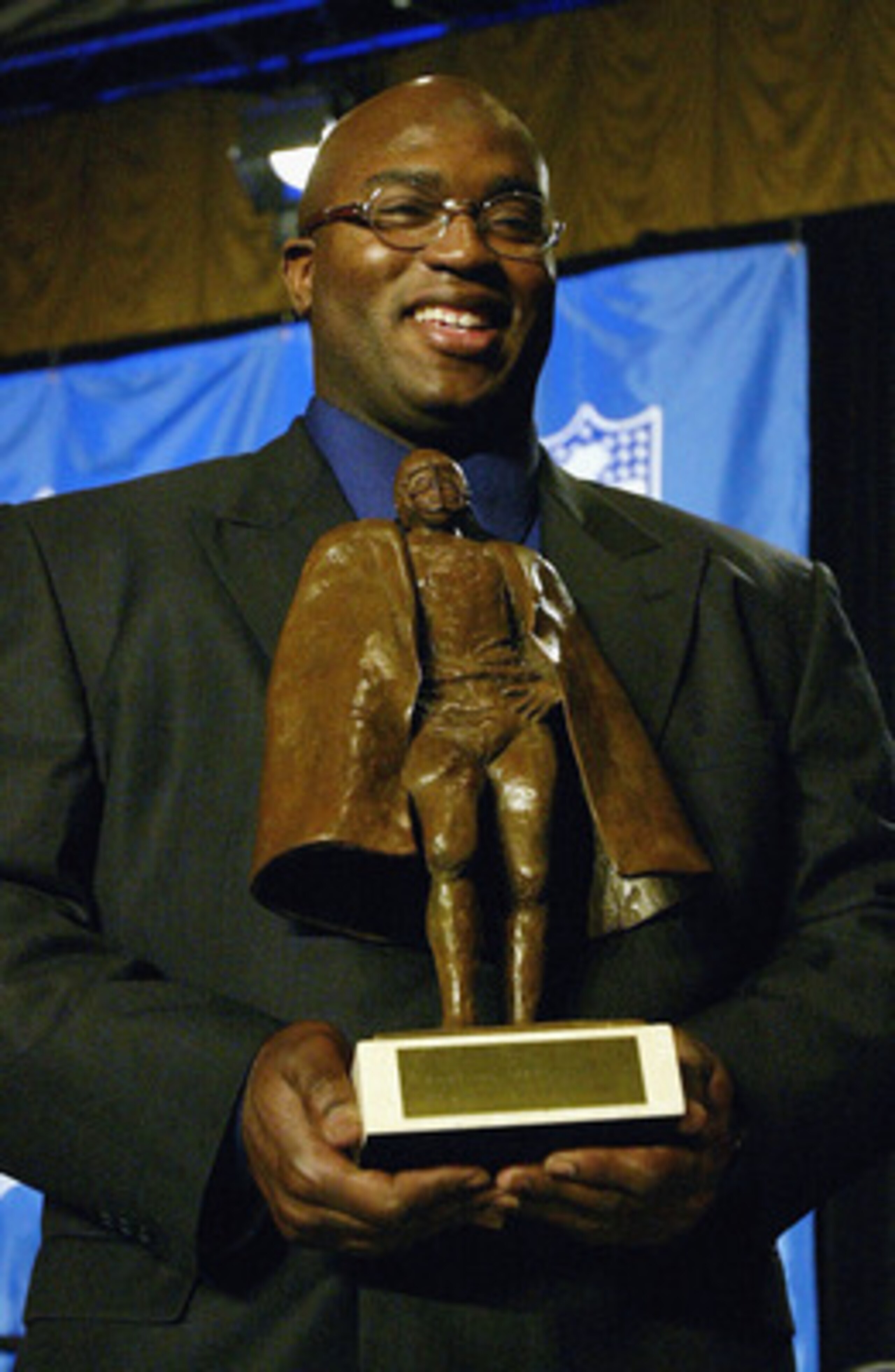HOUSTON - JANUARY 30:  Will Shields, guard for the Kansas City Chiefs, poses with his Walter Payton NFL Man of the Year trophy after a press conference on January 30, 2004 at Hilton Ballroom at the Hilton Hotel in Houston, Texas. (Photo by Elsa/Getty Imag